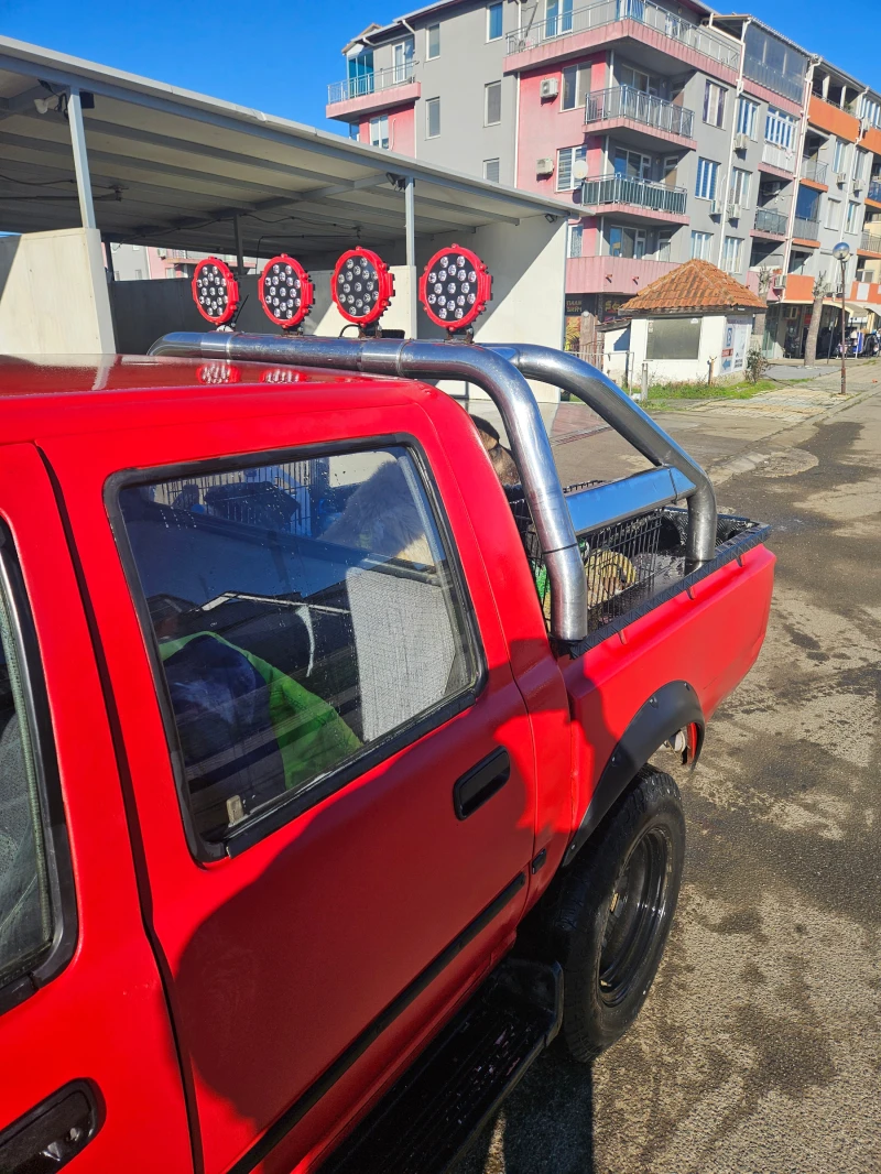 Toyota Hilux, снимка 13 - Автомобили и джипове - 52754915