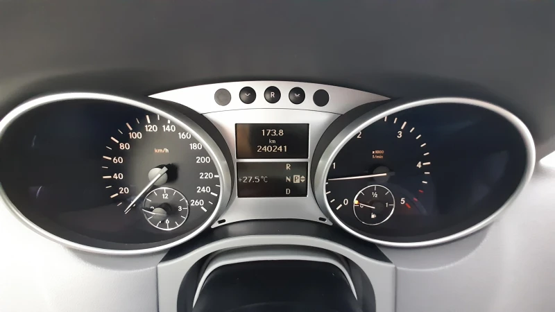 Mercedes-Benz ML 3.2 CDI - SWISS , снимка 16 - Автомобили и джипове - 51388223