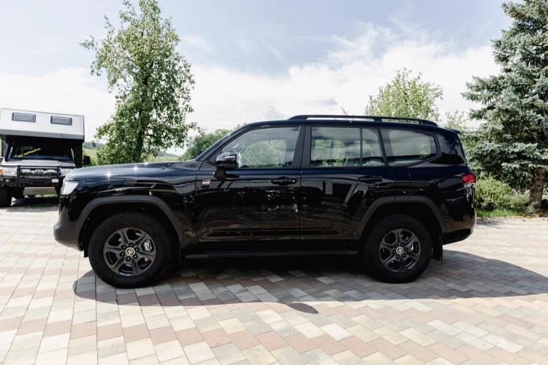 Toyota Land cruiser 300 3.5L V6/GR-SPORT/JBL/360/HEAD UP/, снимка 4 - Автомобили и джипове - 53191006