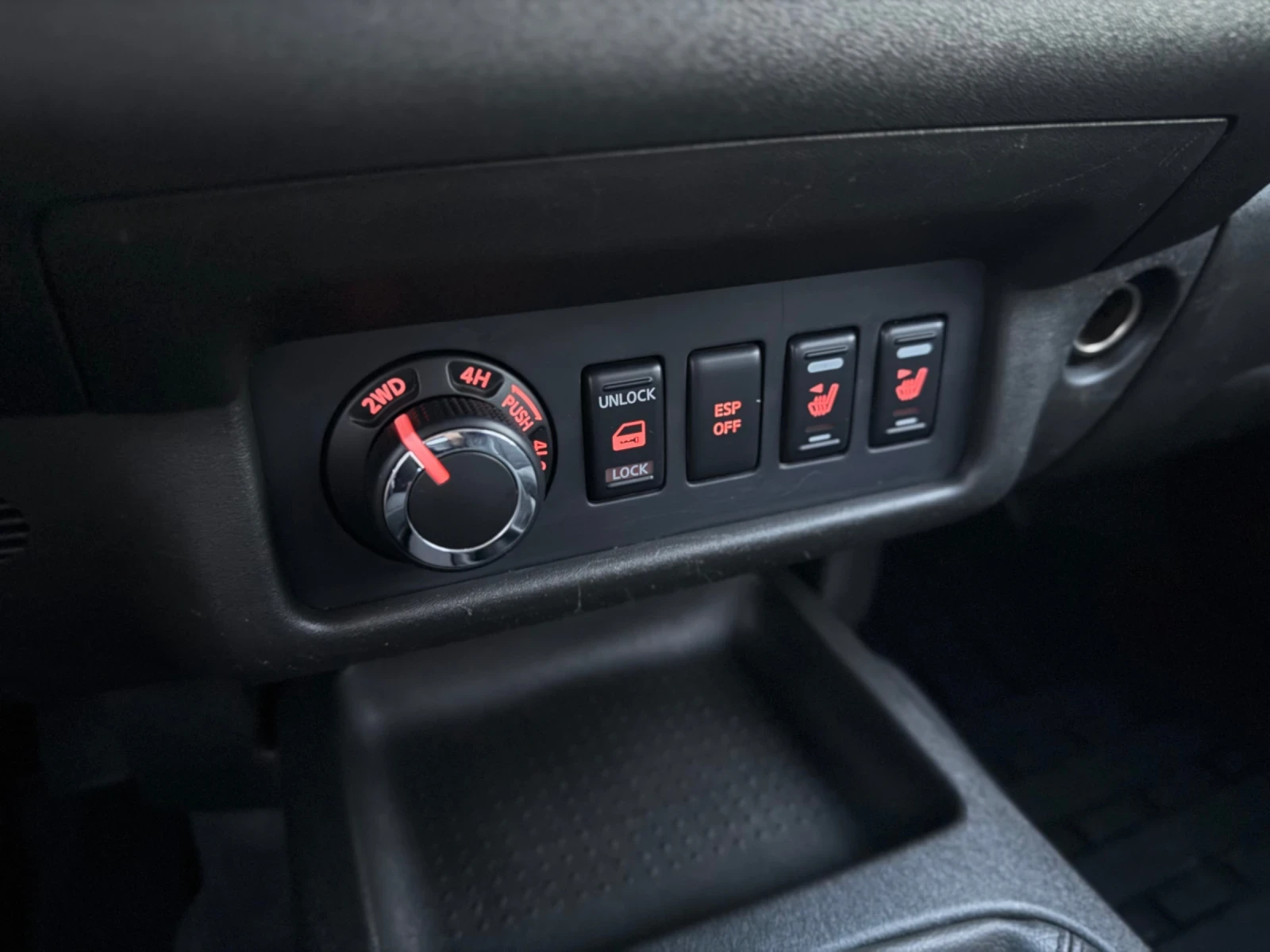 Nissan Navara 2.5 TD ЩОРА ! ПОДГРЕВ ! БЕЗ ИЗГНИЛО ! , снимка 12 - Автомобили и джипове - 54955626