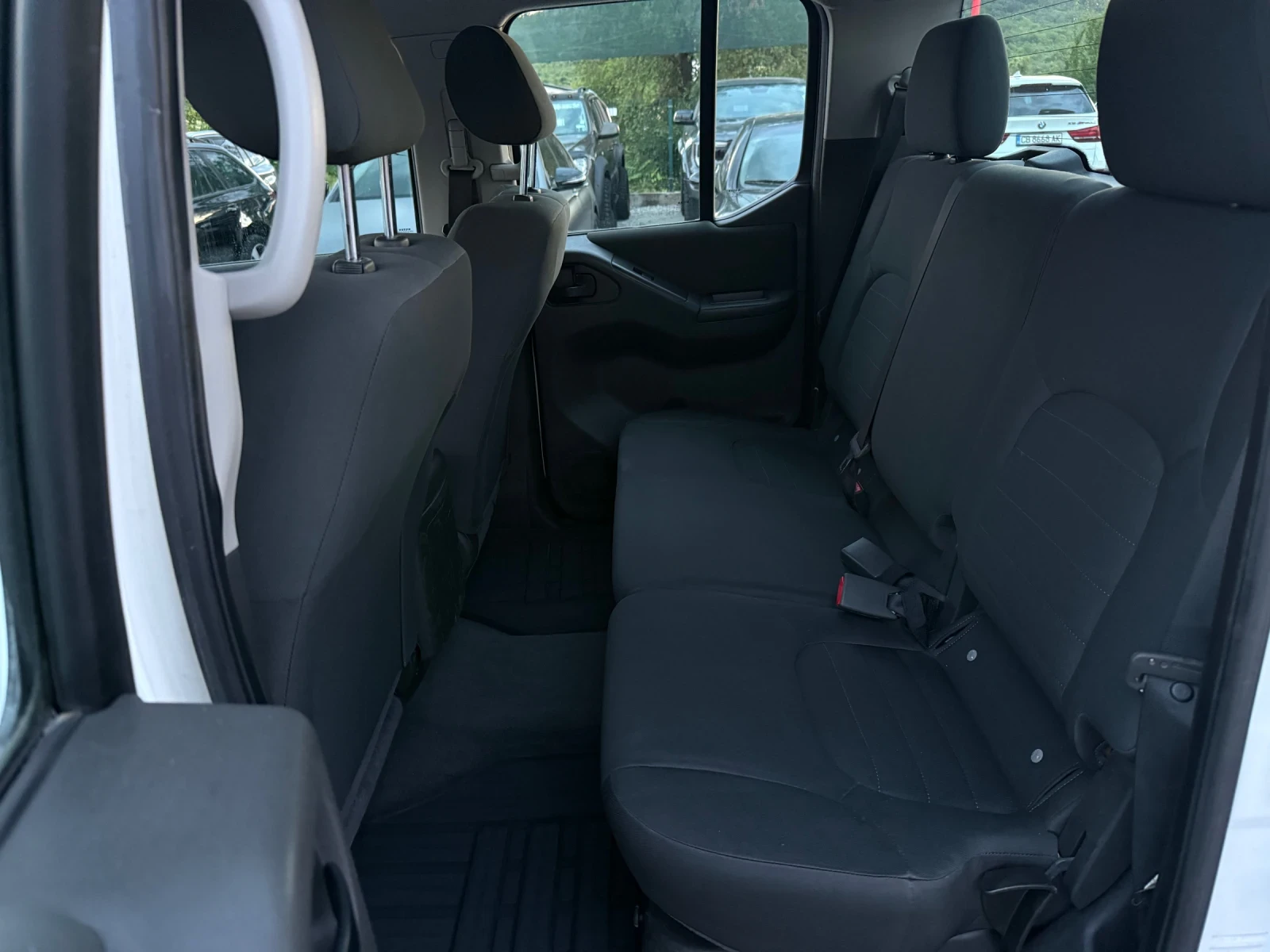 Nissan Navara 2.5 TD ЩОРА ! ПОДГРЕВ ! БЕЗ ИЗГНИЛО ! , снимка 8 - Автомобили и джипове - 54955626
