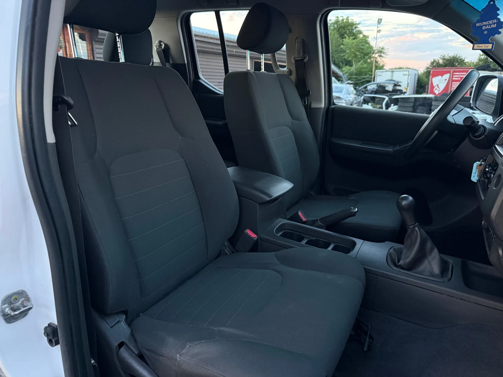 Nissan Navara 2.5 TD ЩОРА ! ПОДГРЕВ ! БЕЗ ИЗГНИЛО ! , снимка 11 - Автомобили и джипове - 54955626