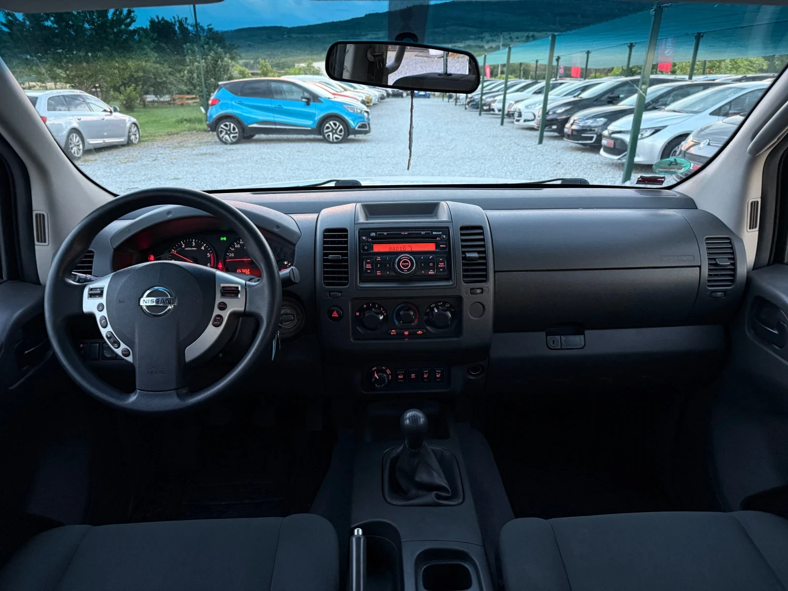 Nissan Navara 2.5 TD ЩОРА ! ПОДГРЕВ ! БЕЗ ИЗГНИЛО ! , снимка 9 - Автомобили и джипове - 54955626