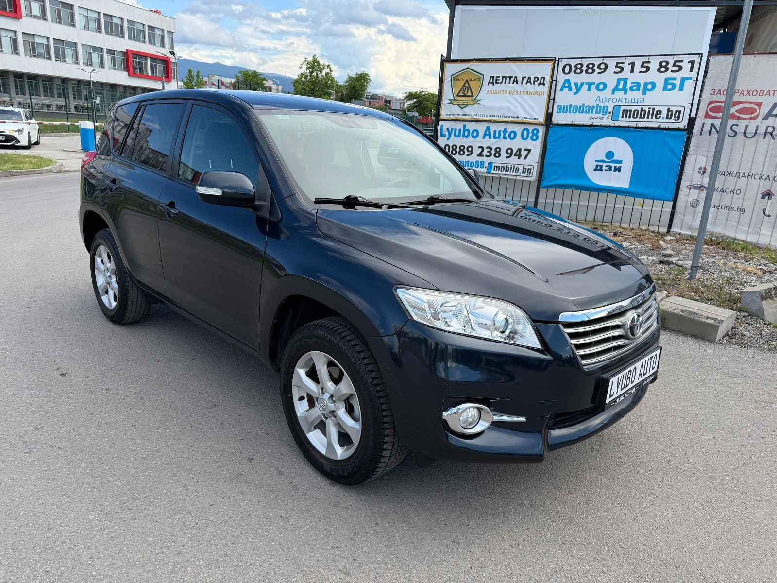 Toyota Rav4 2.2D-4D 98 000км!!! 6 Скорости Климатроник ТОП , снимка 3 - Автомобили и джипове - 55063467