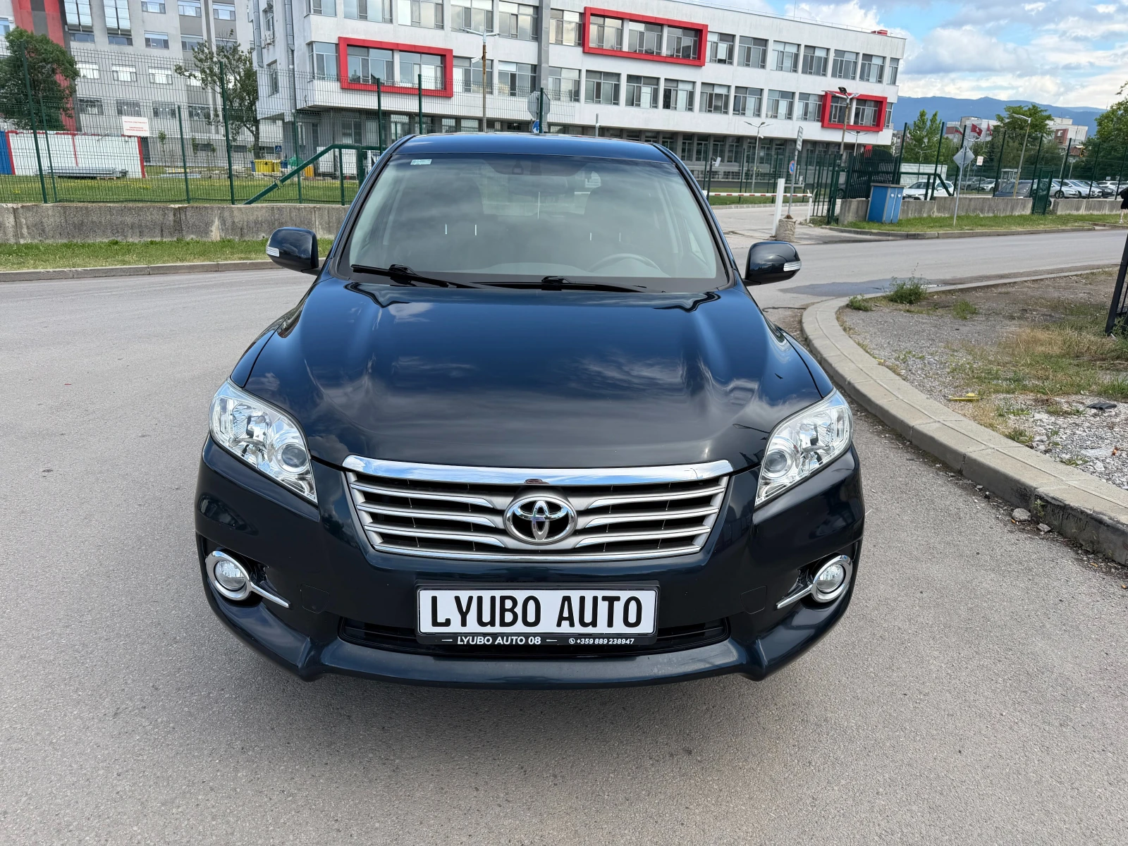 Toyota Rav4 2.2D-4D 98 000км!!! 6 Скорости Климатроник ТОП , снимка 2 - Автомобили и джипове - 55063467