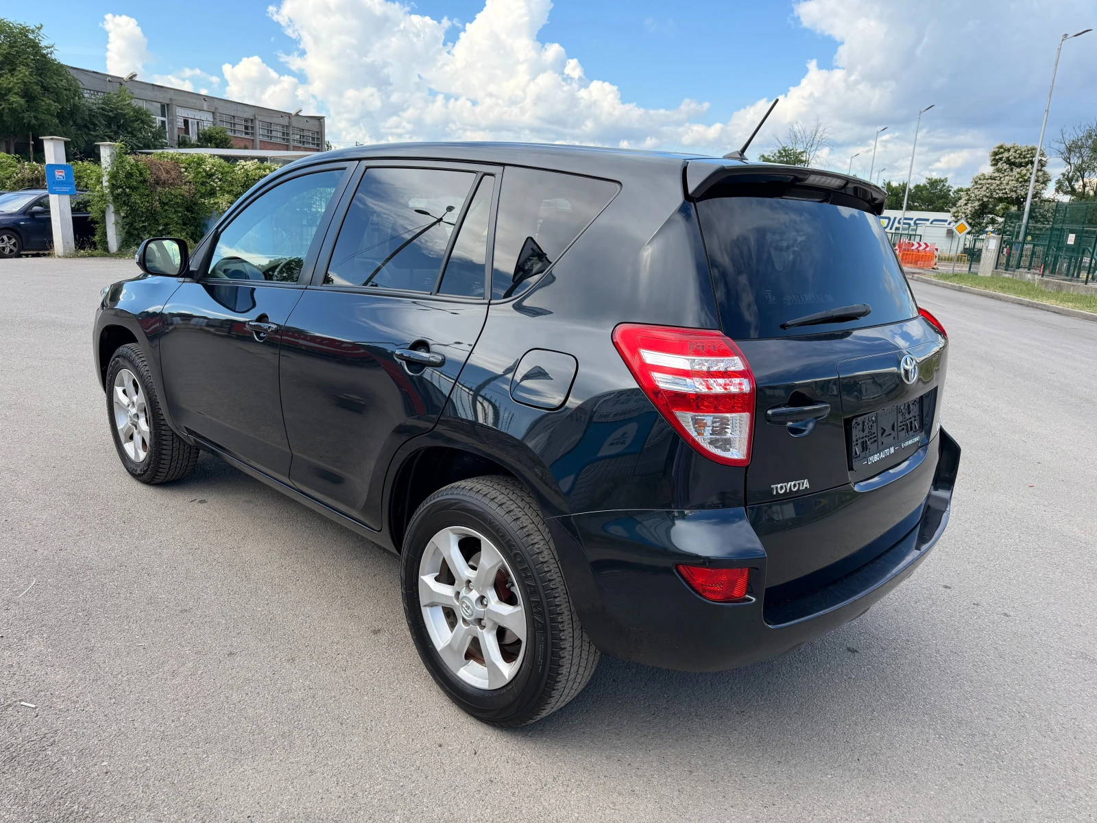 Toyota Rav4 2.2D-4D 98 000км!!! 6 Скорости Климатроник ТОП , снимка 6 - Автомобили и джипове - 55063467