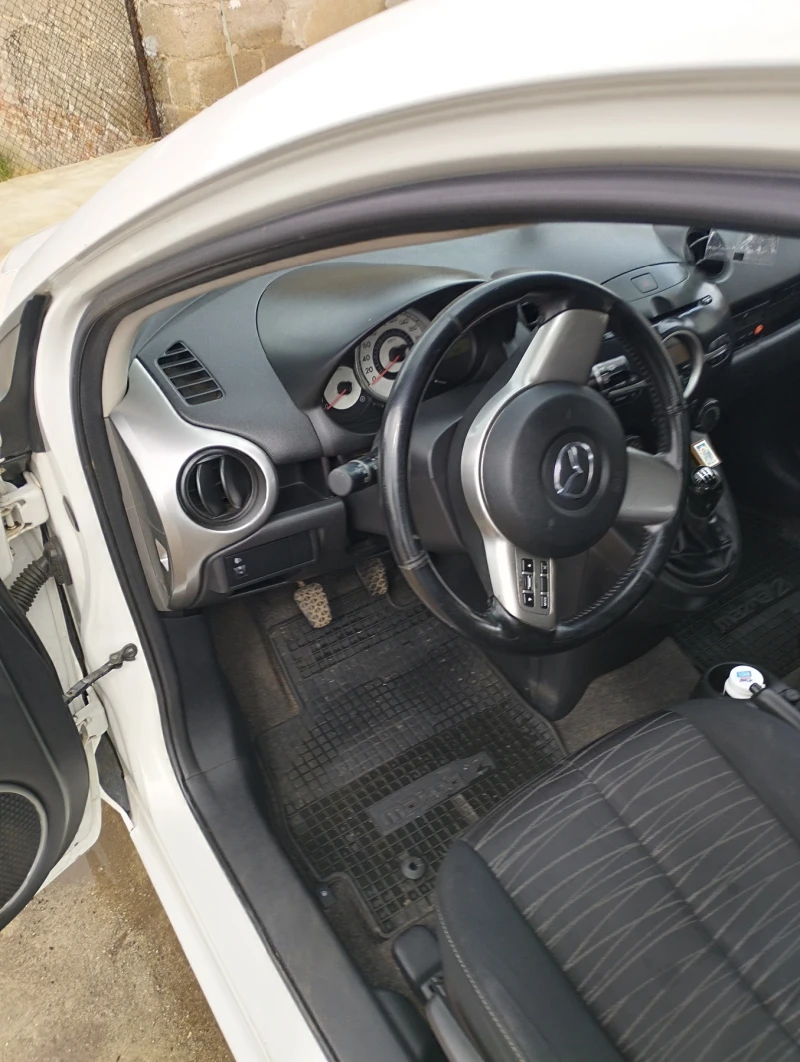 Mazda 2 1.4hdi, снимка 3 - Автомобили и джипове - 52249940