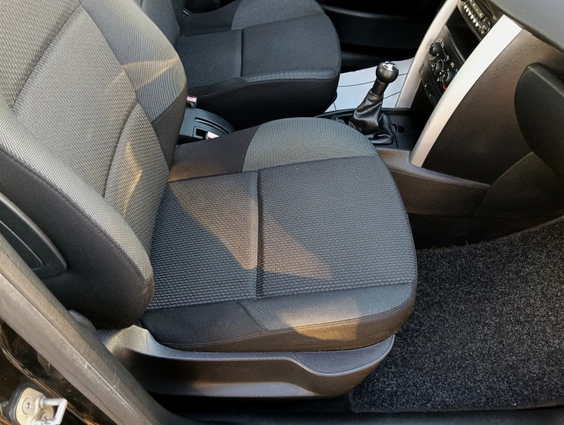 Peugeot 207 1.4i, снимка 10 - Автомобили и джипове - 52816129