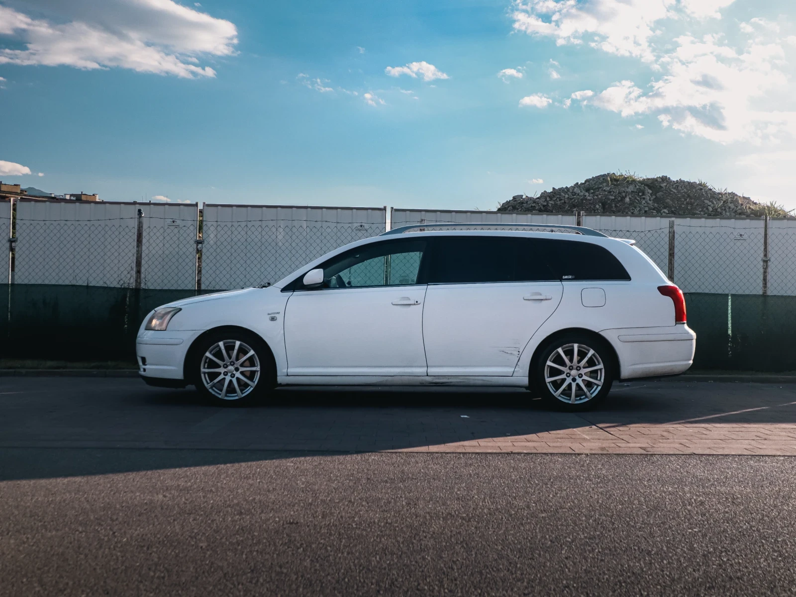 Toyota Avensis  - изображение 4