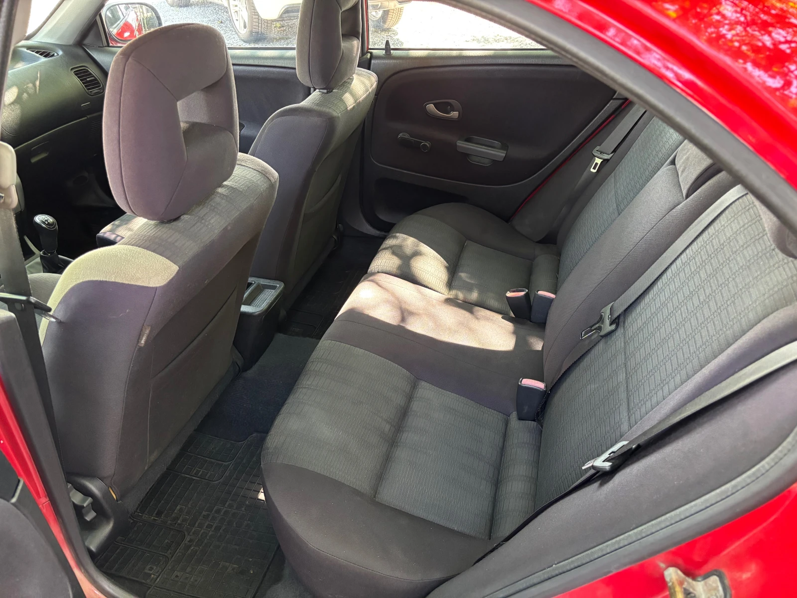 Mitsubishi Carisma 1.9DI-D - изображение 9