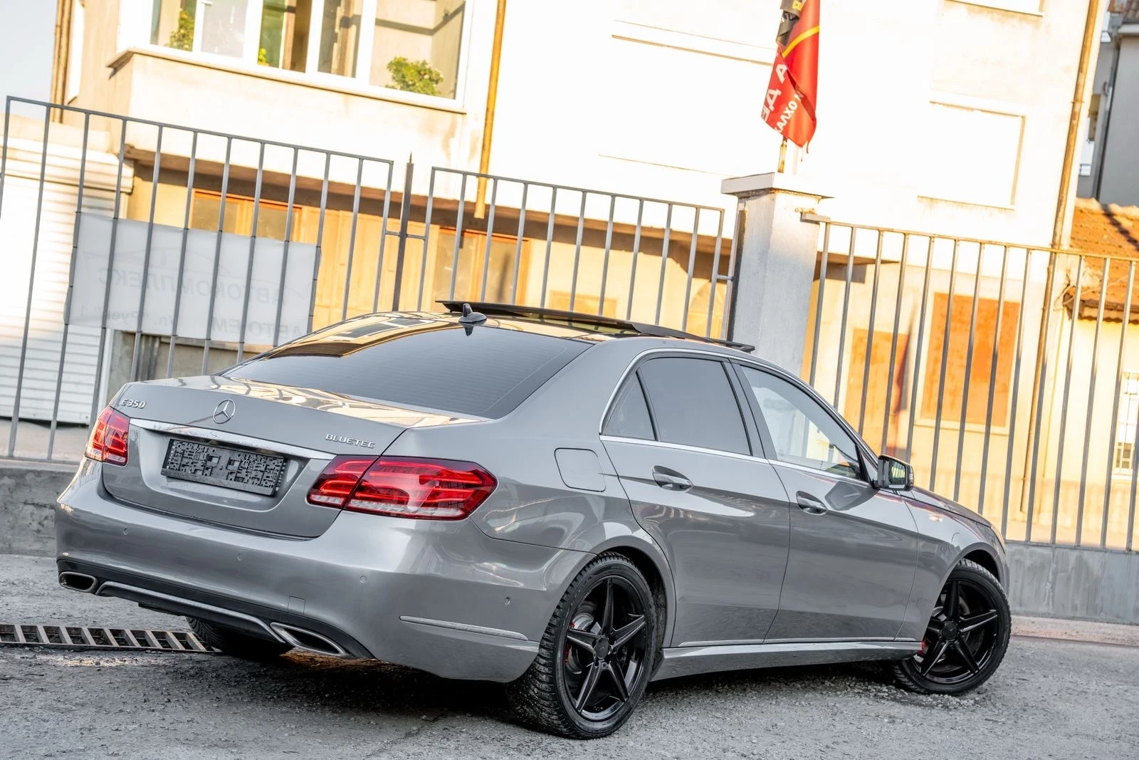 Mercedes-Benz E 350 4M-FACE-ПАНОРАМА-360* -DISTRONIC-МАСАЖ-ОБДУХ-FULL - изображение 4