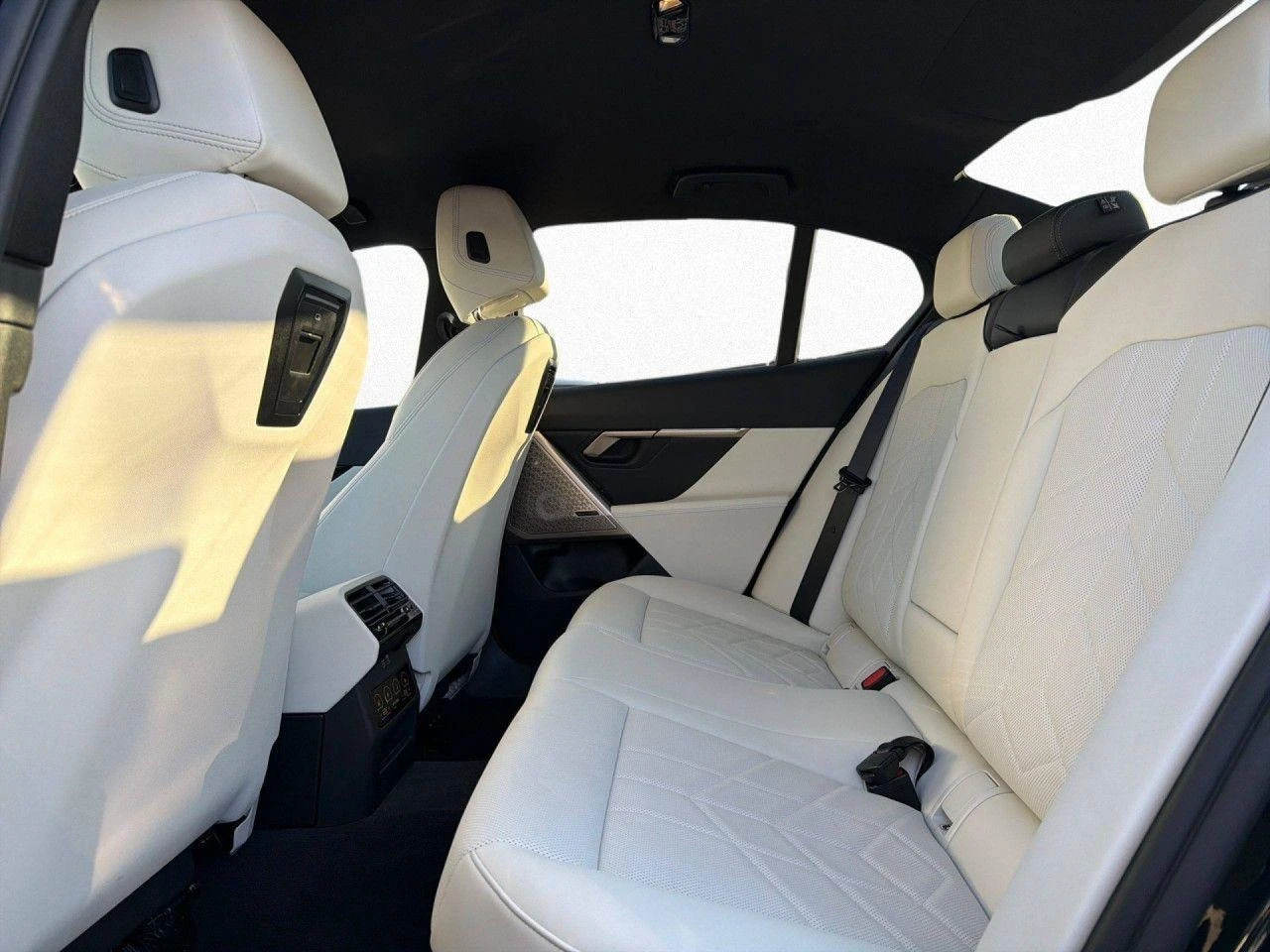 BMW i5 xDrive40/M-SPORT/B&W/ICONIC GLOW/360/, снимка 12 - Автомобили и джипове - 53766903