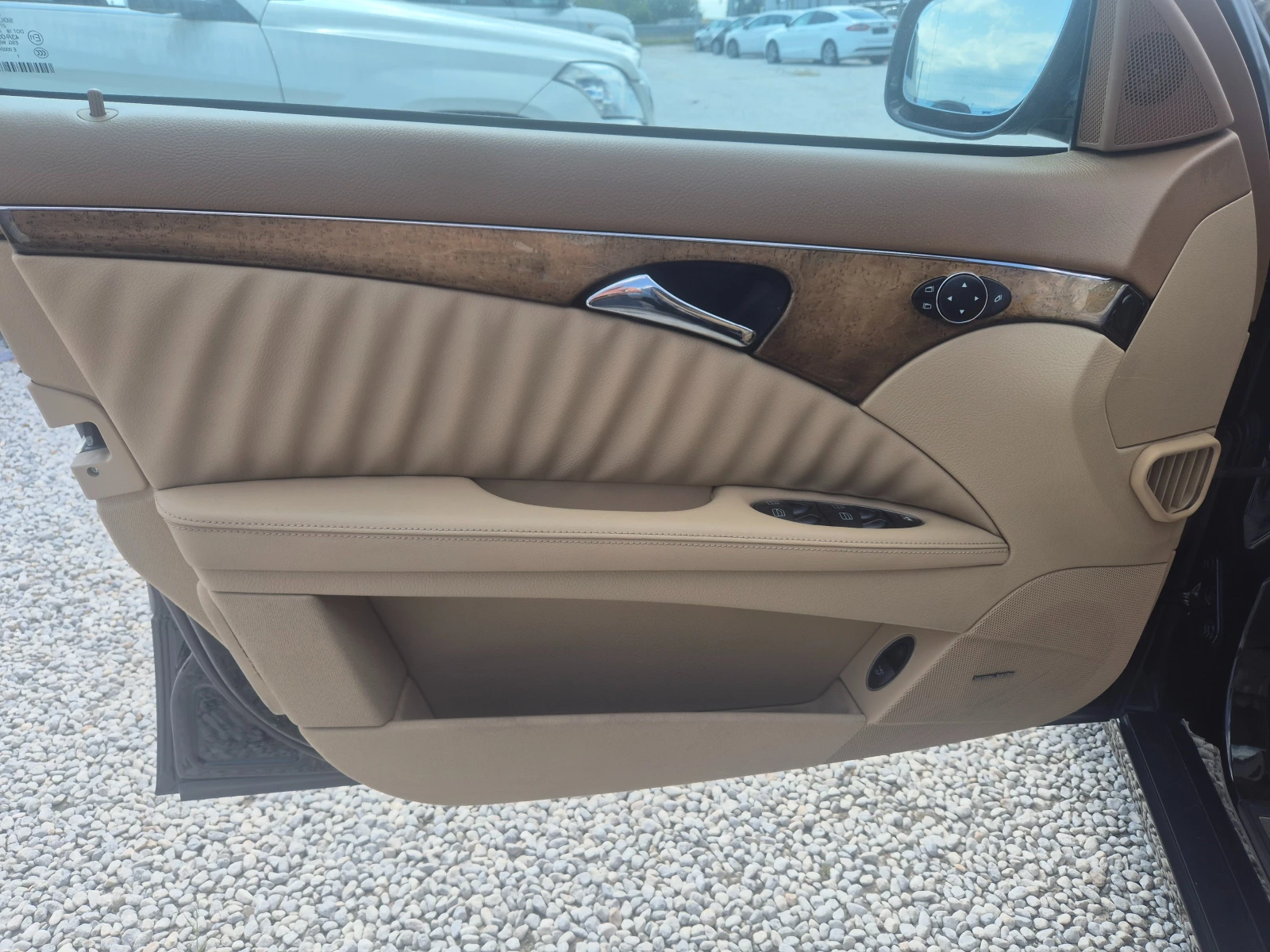 Mercedes-Benz E 320 Avantgard, снимка 11 - Автомобили и джипове - 55379449