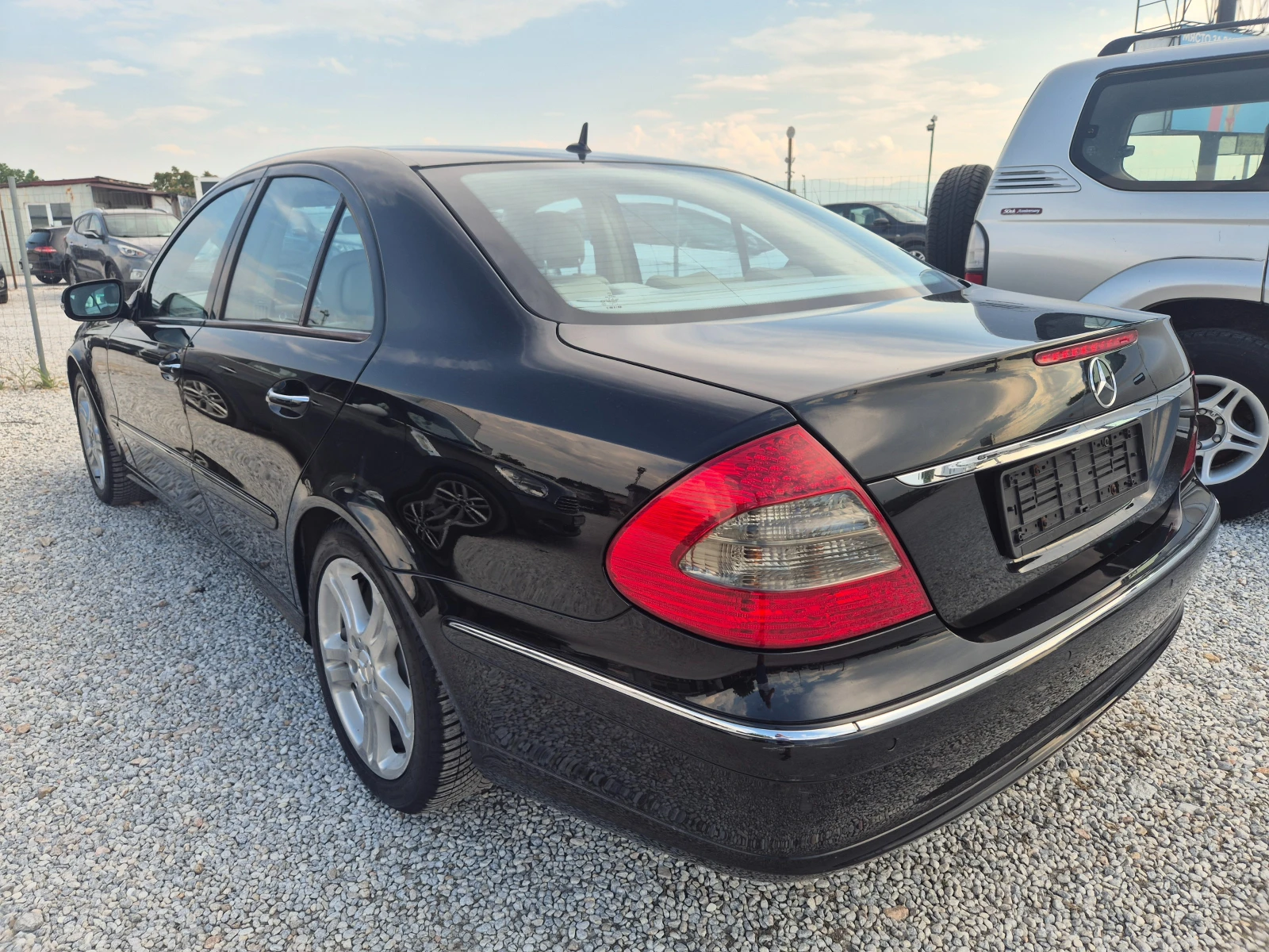 Mercedes-Benz E 320 Avantgard, снимка 7 - Автомобили и джипове - 55379449