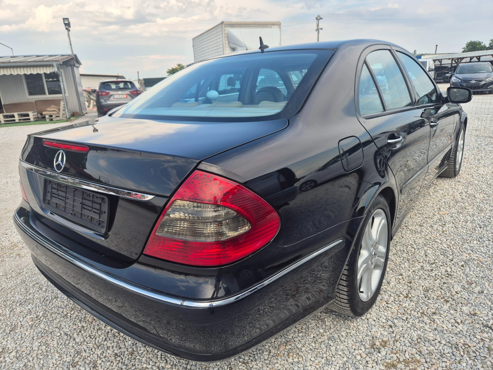 Mercedes-Benz E 320 Avantgard, снимка 5 - Автомобили и джипове - 55379449