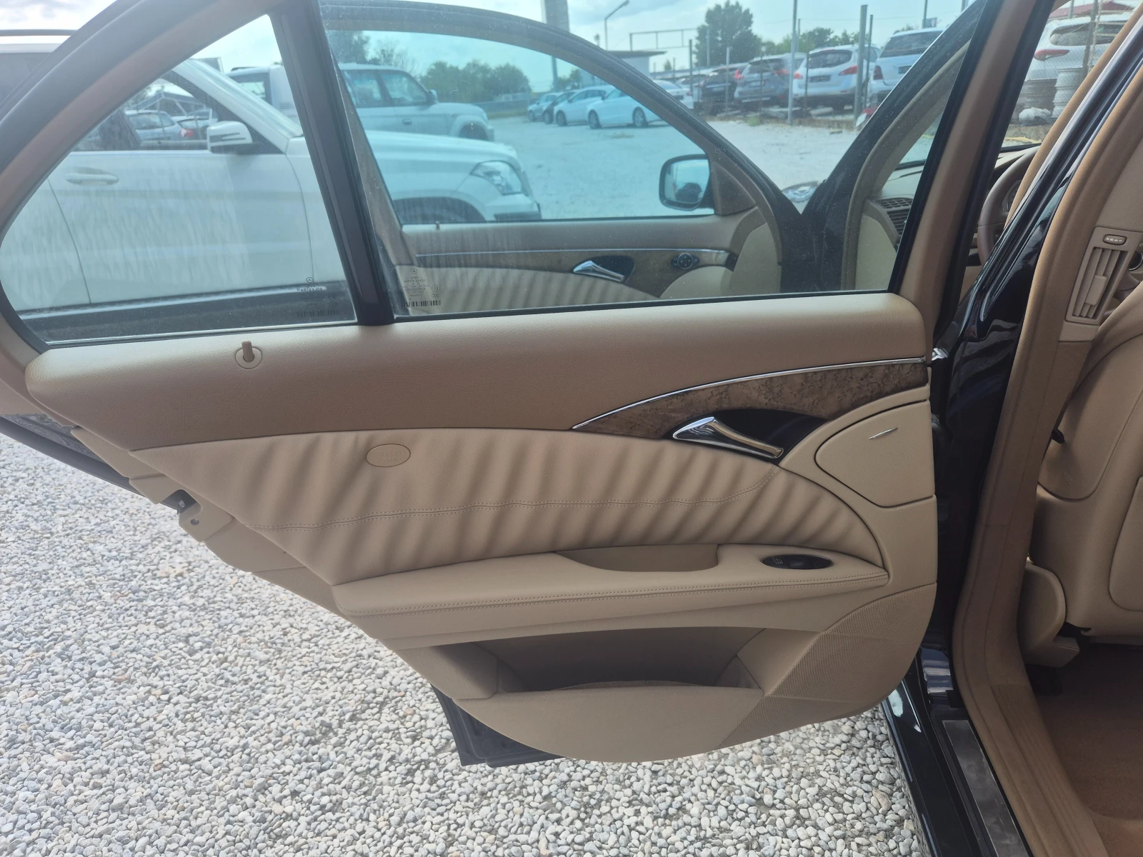 Mercedes-Benz E 320 Avantgard, снимка 14 - Автомобили и джипове - 55379449