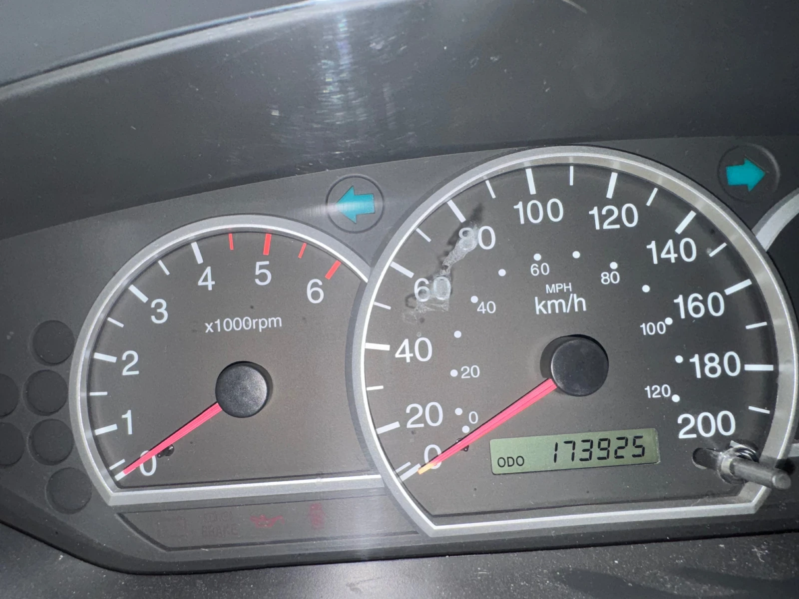 Kia Carens 2.0 CRDi, снимка 8 - Автомобили и джипове - 55425379
