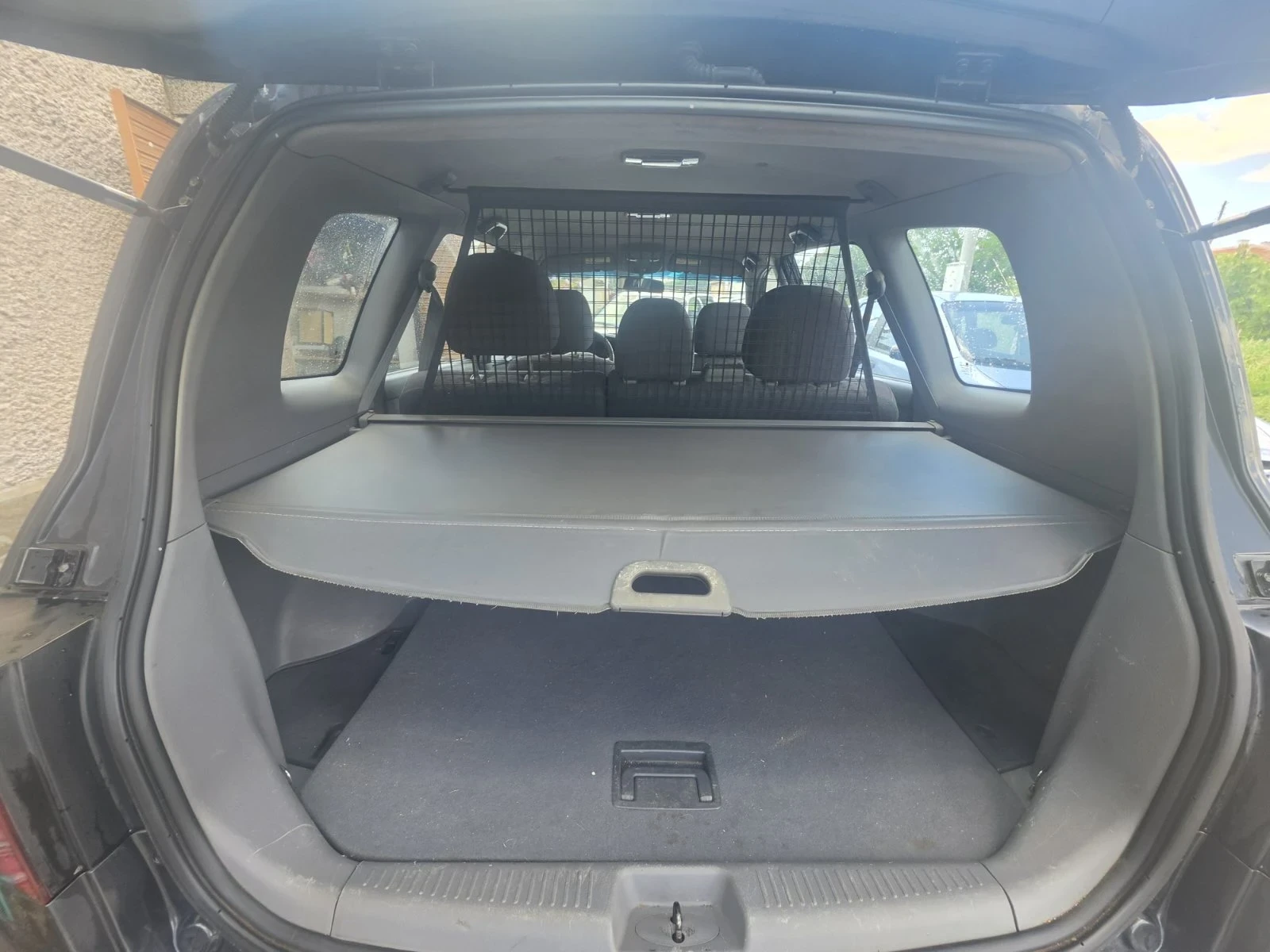 Kia Carens 2.0 CRDi, снимка 10 - Автомобили и джипове - 55425379