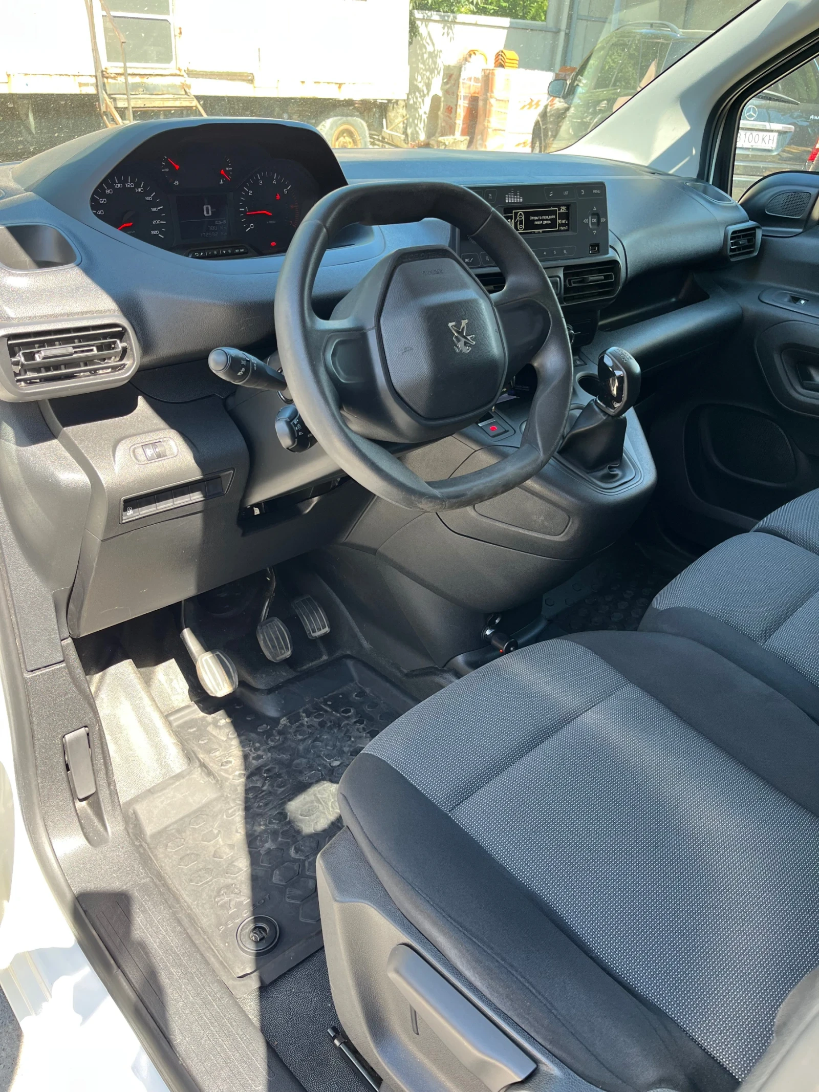 Peugeot Partner Товарен, снимка 4 - Автомобили и джипове - 55467401