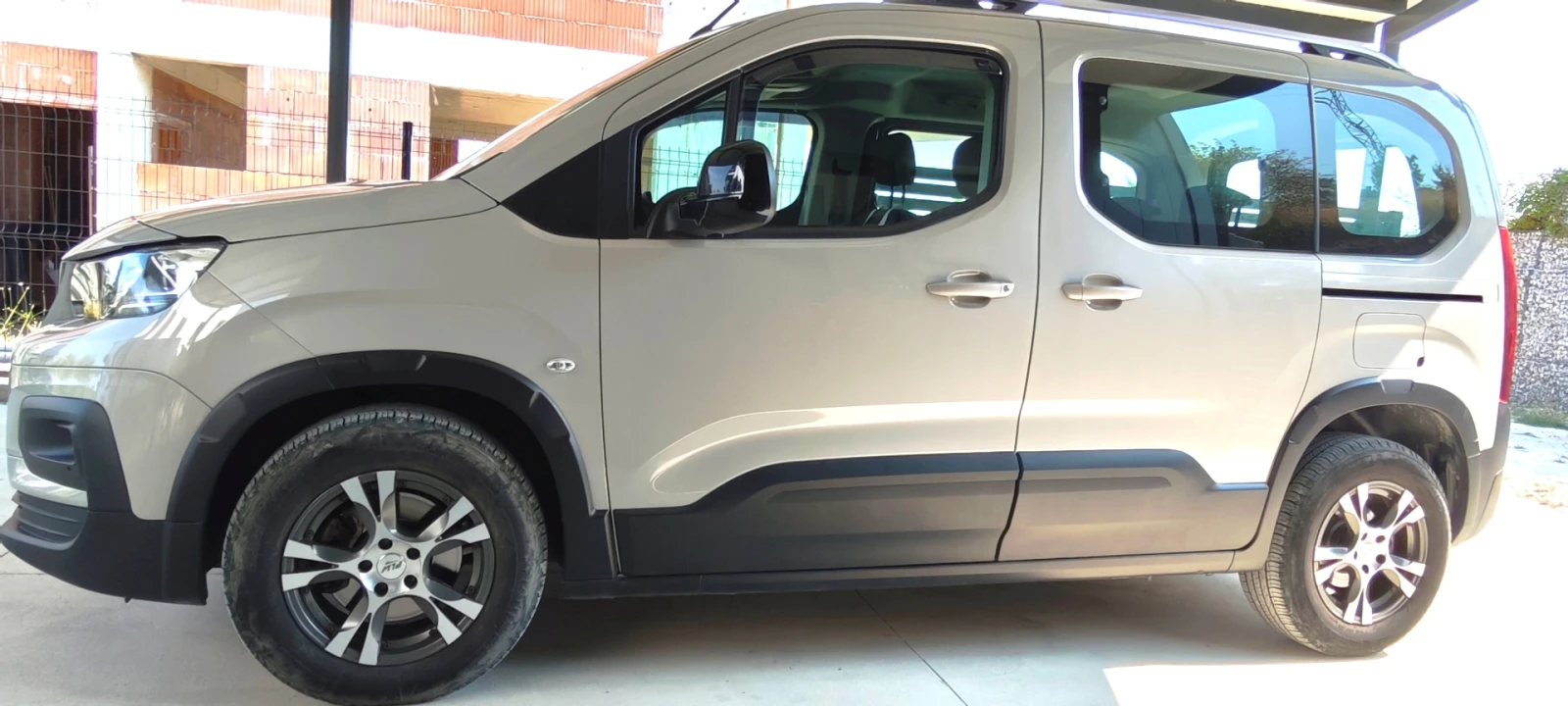 Peugeot Rifter N1, Гараниця до 02.2027, снимка 13 - Автомобили и джипове - 55784139