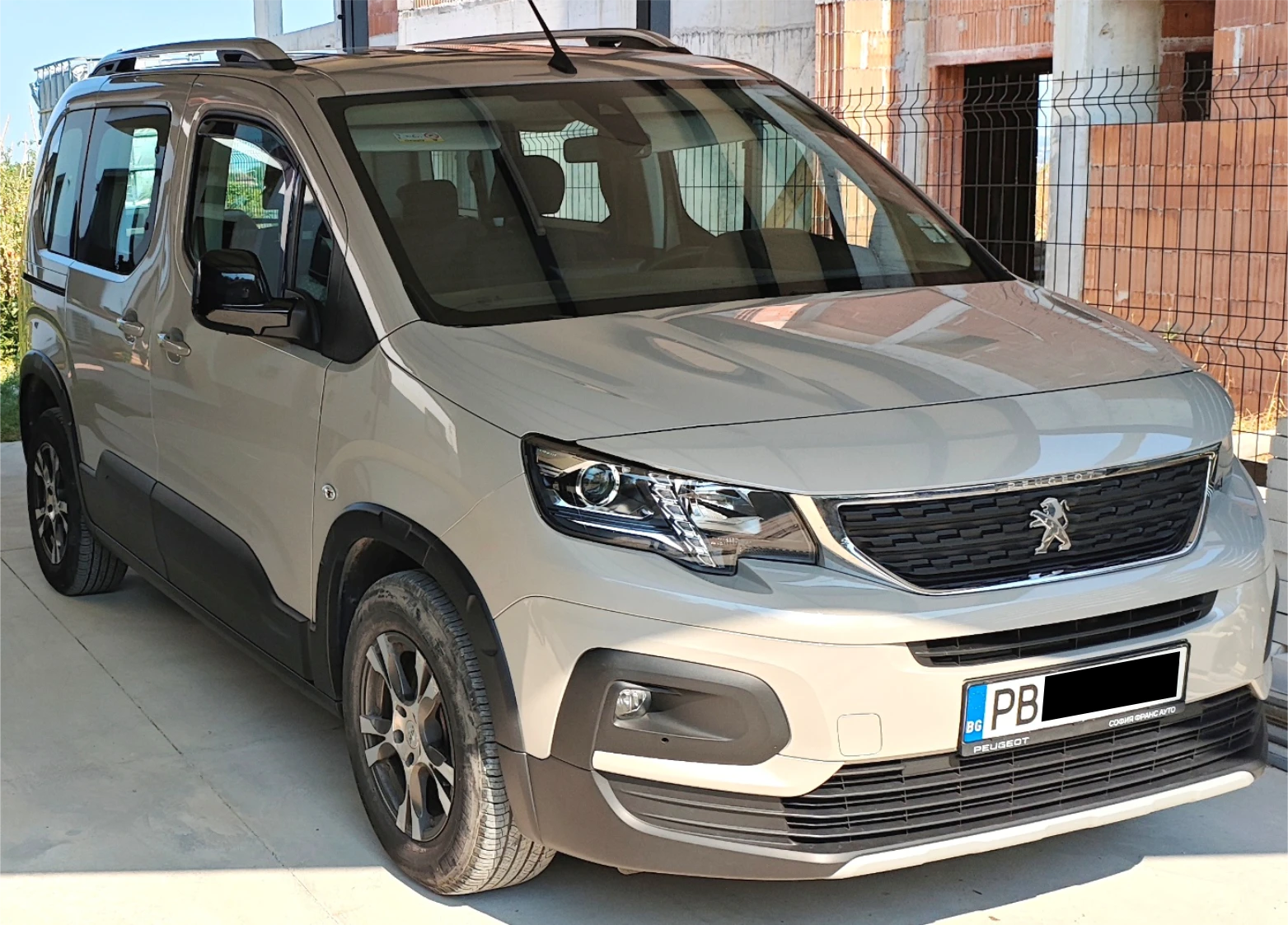 Peugeot Rifter N1, Гараниця до 02.2027, снимка 3 - Автомобили и джипове - 55784139