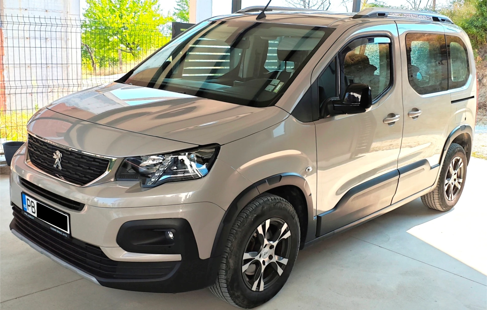 Peugeot Rifter N1, Гараниця до 02.2027, снимка 2 - Автомобили и джипове - 55784139