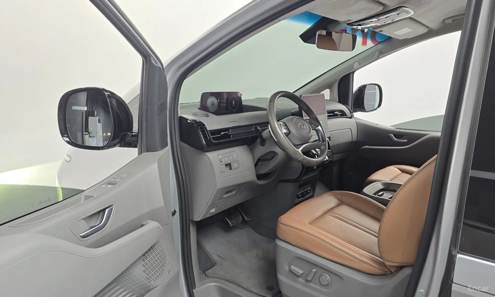 Hyundai Staria Lounge 7-Seater, снимка 10 - Автомобили и джипове - 56205582