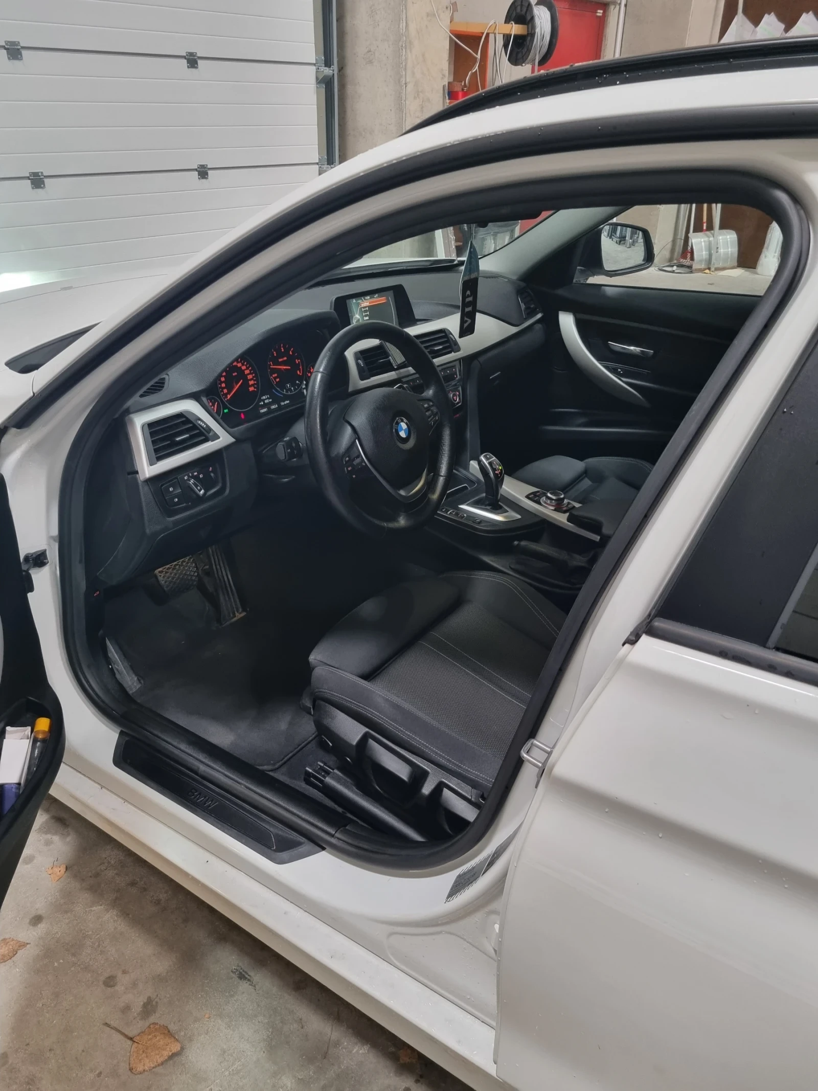BMW 320, снимка 11 - Автомобили и джипове - 56627307