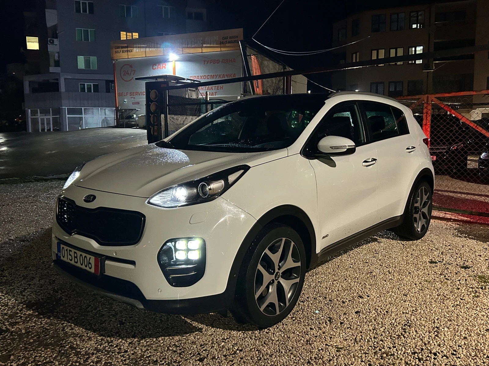 Kia Sportage 2.0 CRDI AWD, снимка 3 - Автомобили и джипове - 53965450