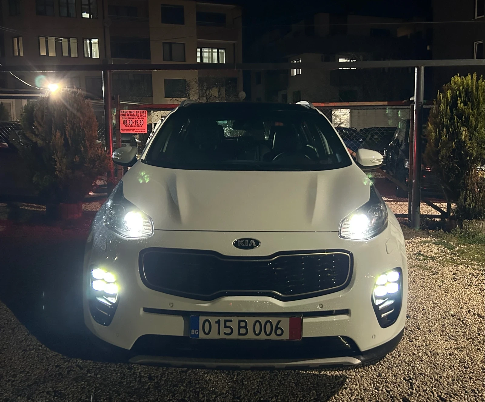 Kia Sportage 2.0 CRDI AWD, снимка 2 - Автомобили и джипове - 53965450