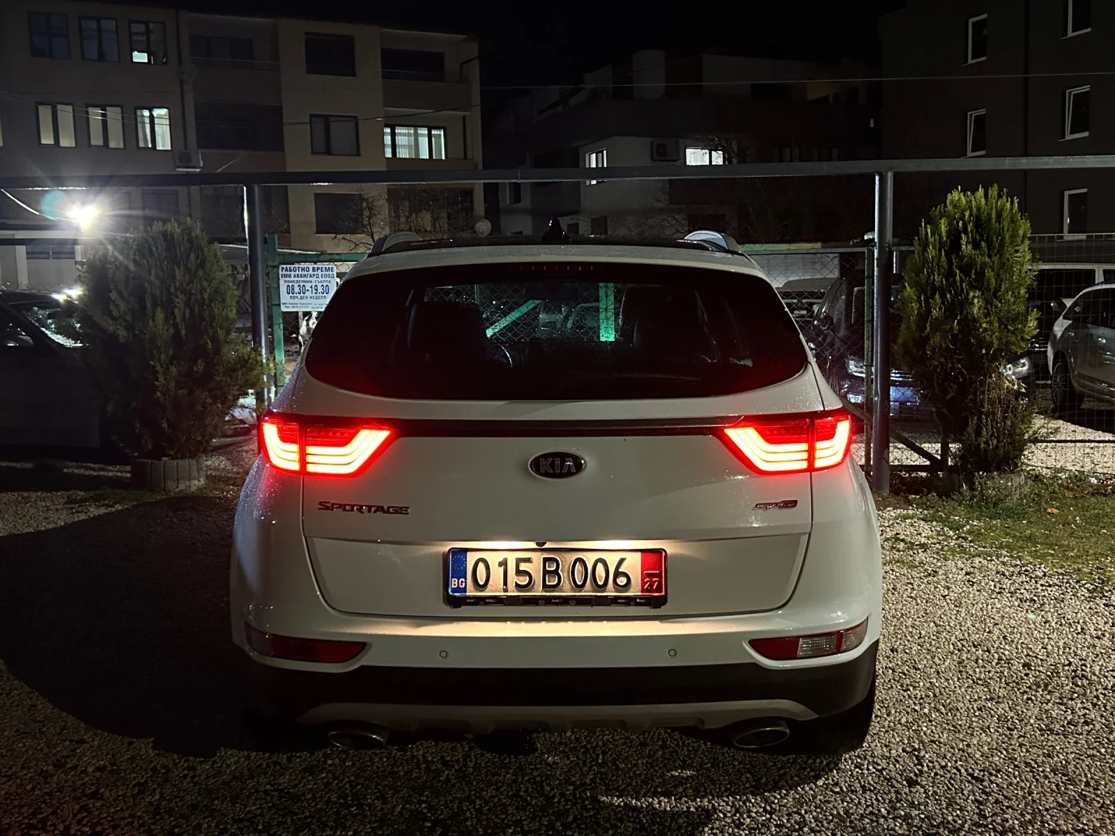 Kia Sportage 2.0 CRDI AWD, снимка 5 - Автомобили и джипове - 53965450