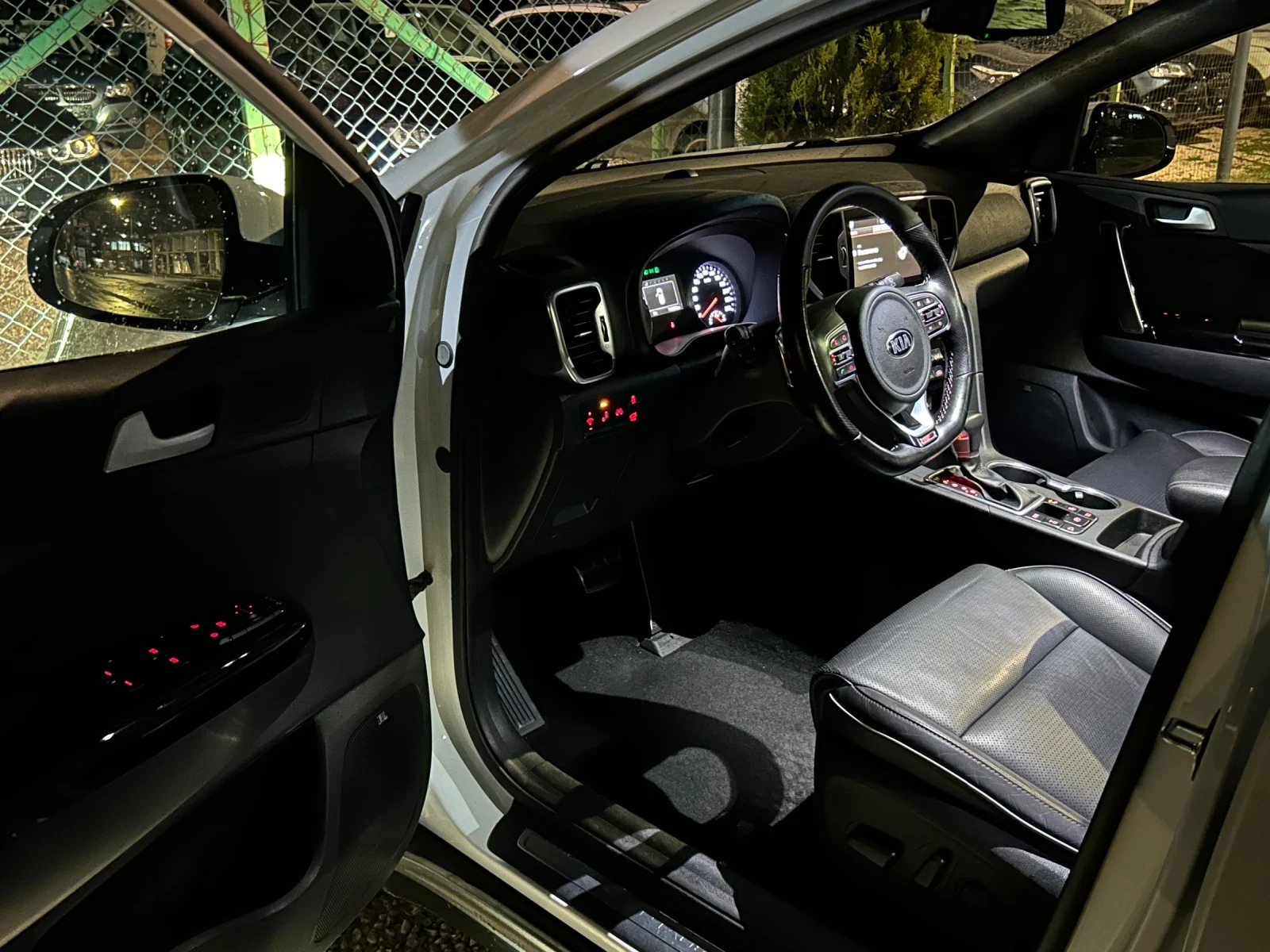 Kia Sportage 2.0 CRDI AWD, снимка 9 - Автомобили и джипове - 53965450