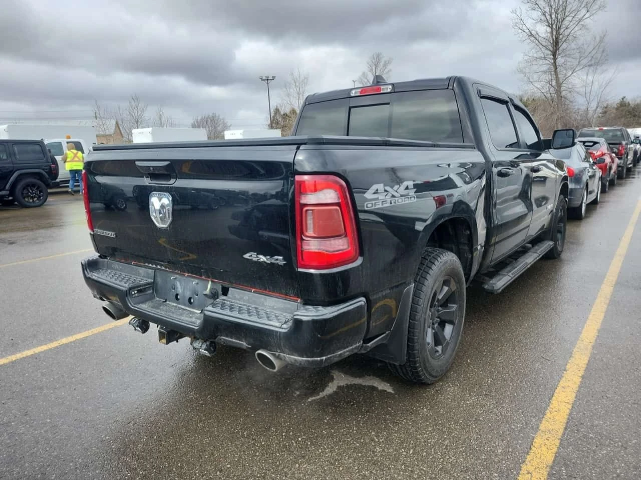 Dodge RAM 1500 * BIG HORN CREW CAB SHORT BED * CARFAX /CAMERA, снимка 3 - Автомобили и джипове - 53985745