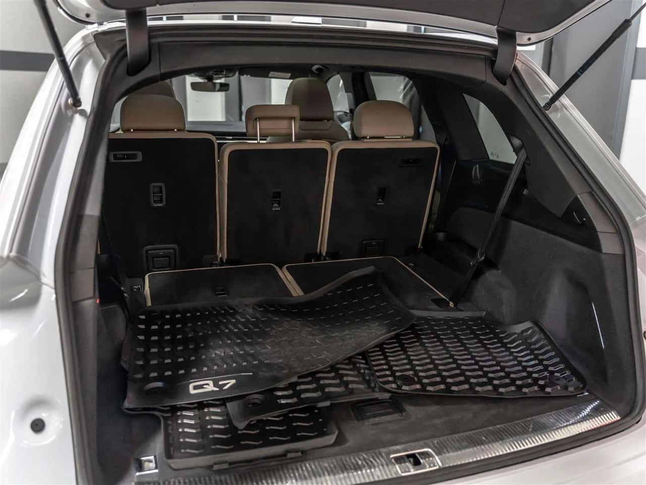 Audi Q7 * quattro Premium * CARFAX * ЦЕНА ДО БГ, снимка 14 - Автомобили и джипове - 54259692