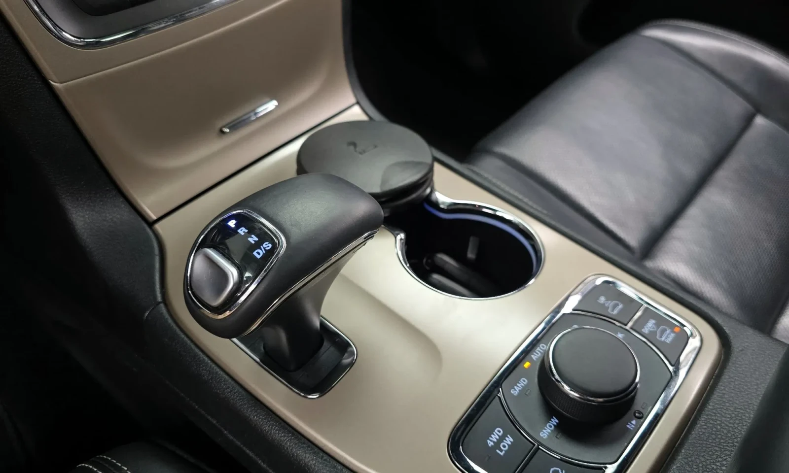 Jeep Grand cherokee OVERLAND* 3.6* PANO* DISTRONIC, снимка 8 - Автомобили и джипове - 54377205