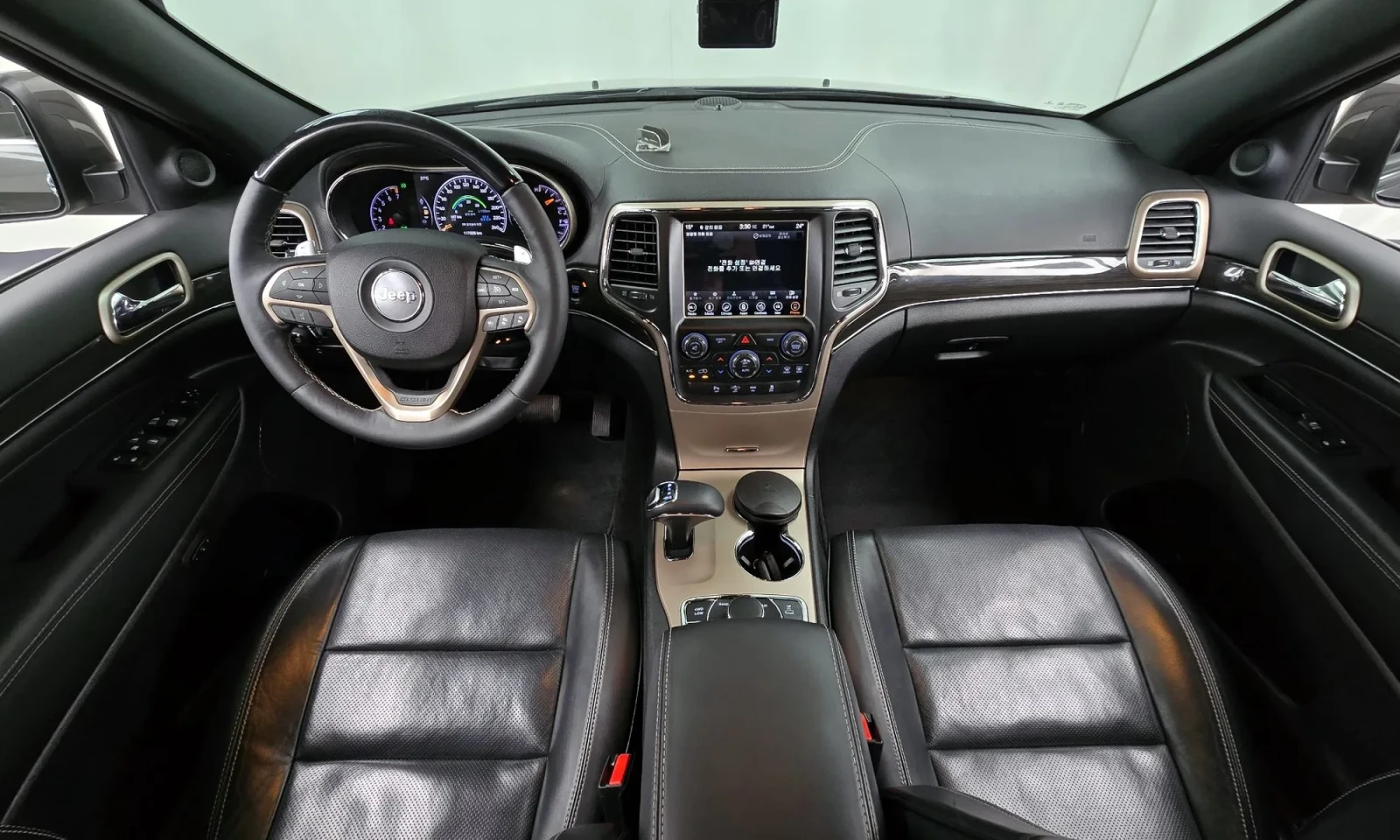 Jeep Grand cherokee OVERLAND* 3.6* PANO* DISTRONIC, снимка 6 - Автомобили и джипове - 54377205