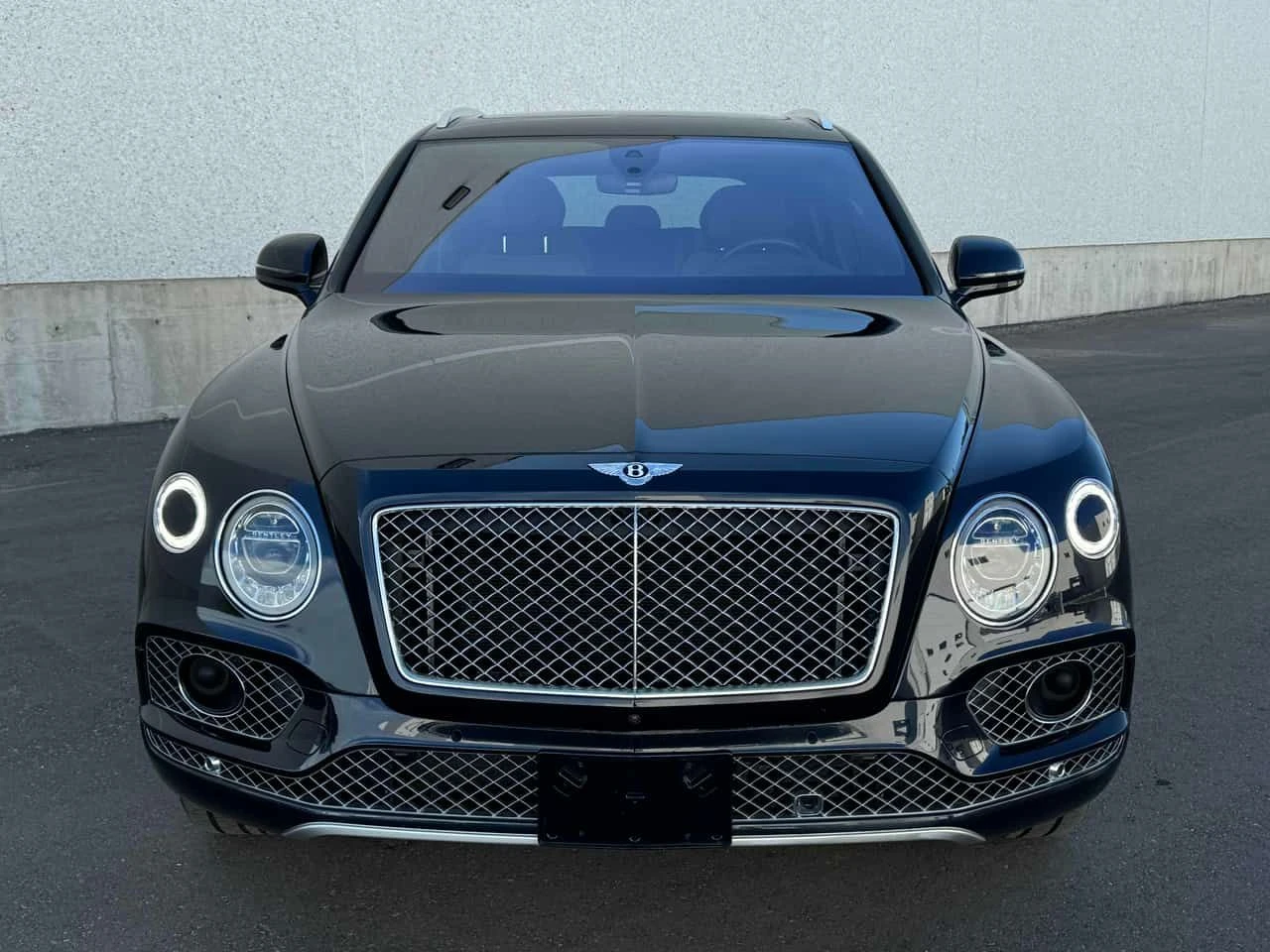 Bentley Bentayga V8| MASSAGE| HUD| 360CAM| ОБДУХВАНЕ| ПАНОРАМА| , снимка 6 - Автомобили и джипове - 54940370