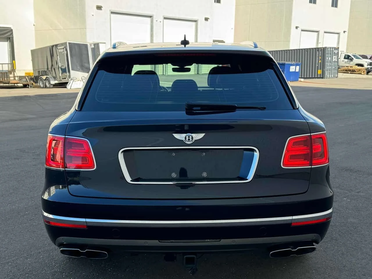 Bentley Bentayga V8| MASSAGE| HUD| 360CAM| ОБДУХВАНЕ| ПАНОРАМА| , снимка 4 - Автомобили и джипове - 54940370
