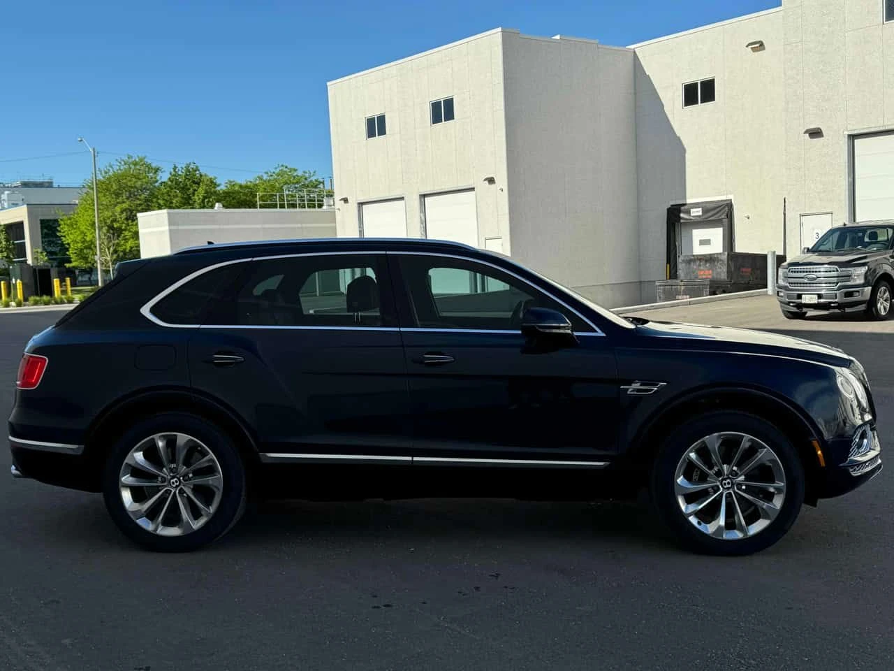 Bentley Bentayga V8| MASSAGE| HUD| 360CAM| ОБДУХВАНЕ| ПАНОРАМА| , снимка 3 - Автомобили и джипове - 54940370