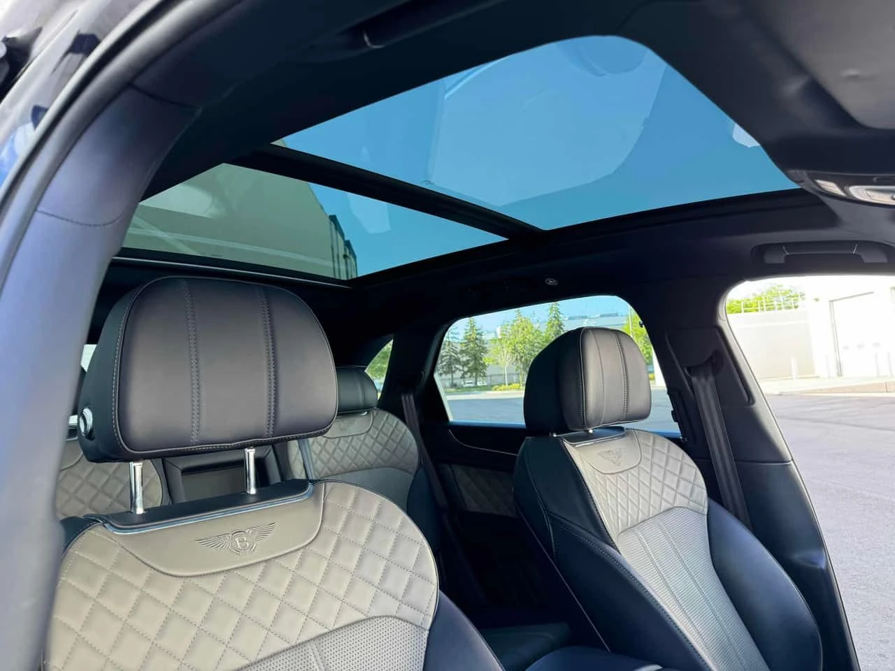Bentley Bentayga V8| MASSAGE| HUD| 360CAM| ОБДУХВАНЕ| ПАНОРАМА| , снимка 15 - Автомобили и джипове - 54940370