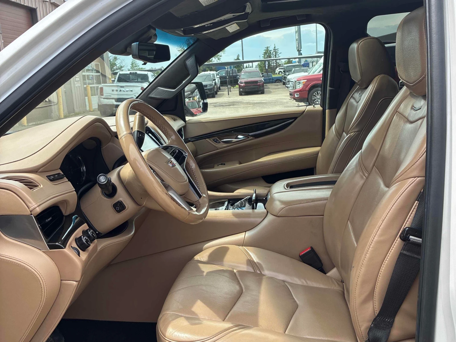 Cadillac Escalade Platinum* CARFAX* АВТО КРЕДИТ* , снимка 7 - Автомобили и джипове - 54974489