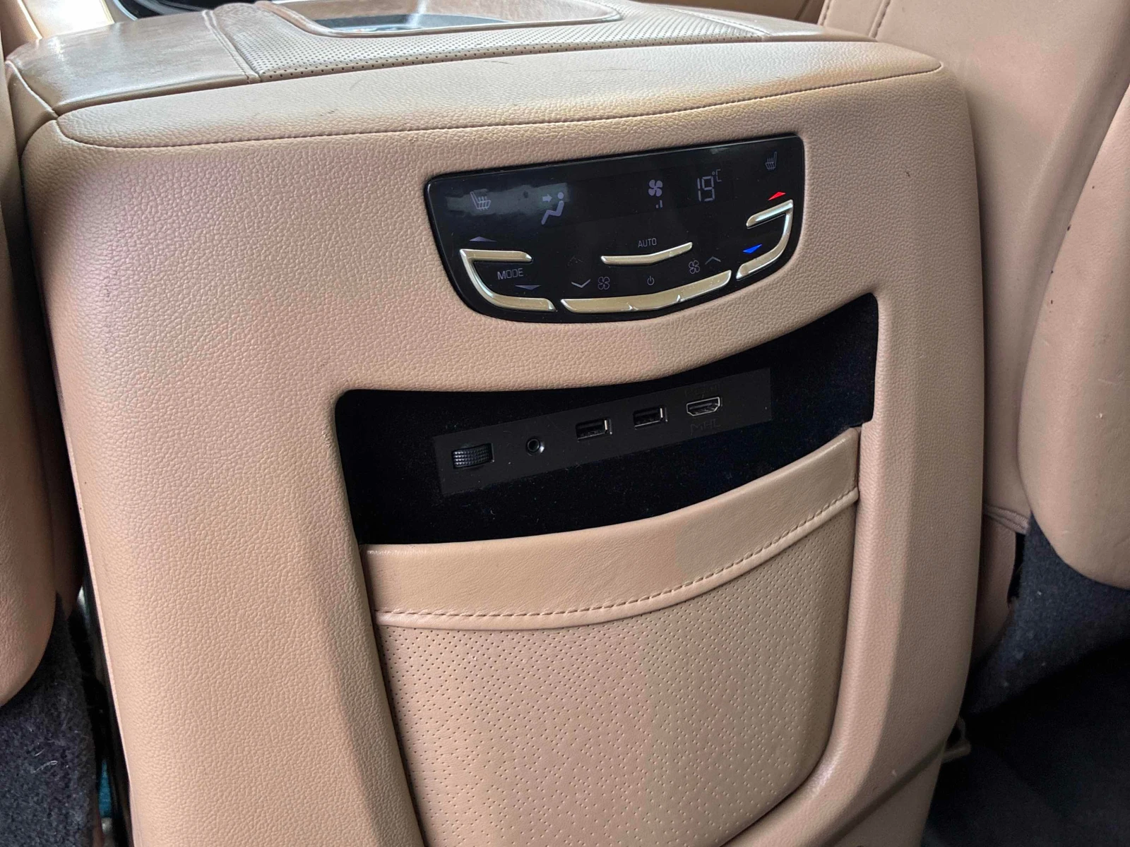 Cadillac Escalade Platinum* CARFAX* АВТО КРЕДИТ* , снимка 10 - Автомобили и джипове - 54974489