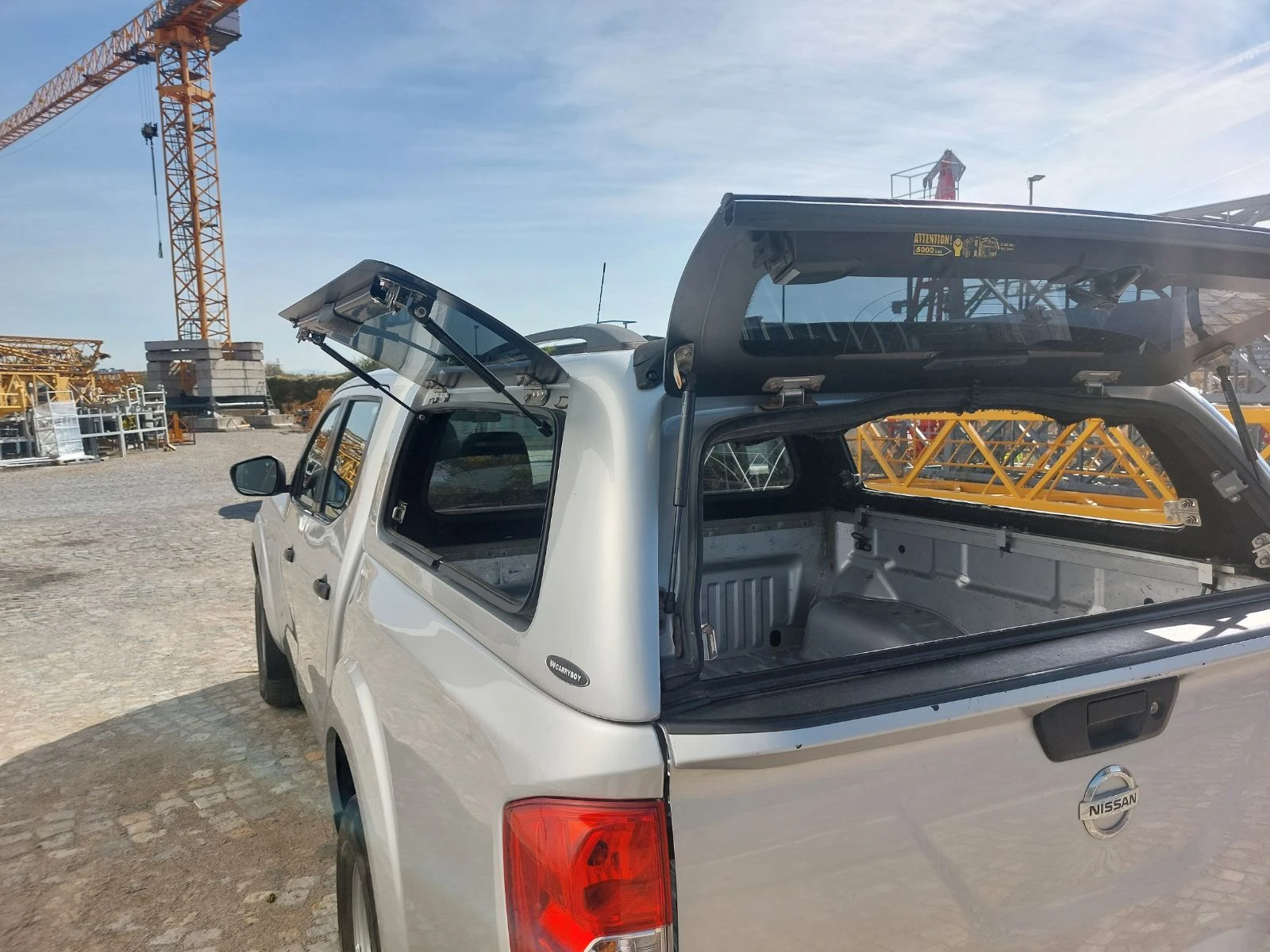 Nissan Navara 2.3, снимка 6 - Автомобили и джипове - 56588643
