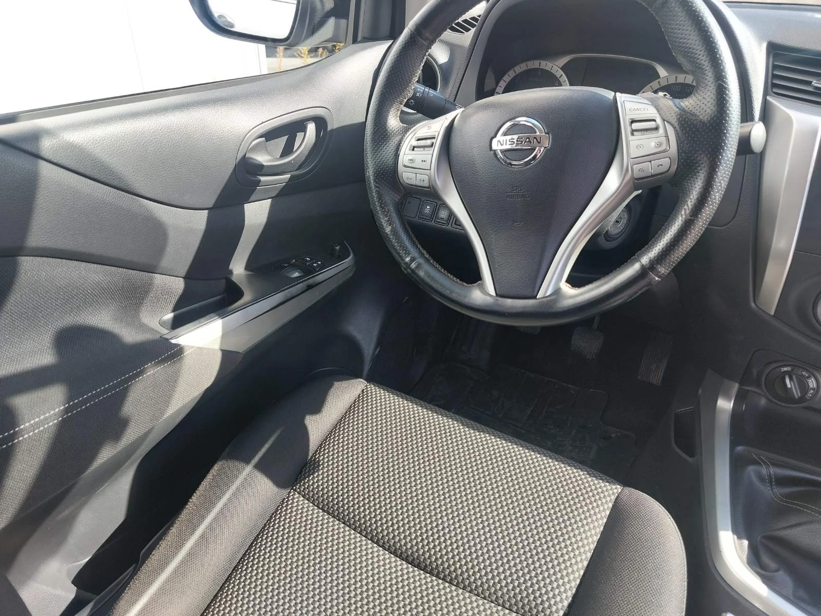 Nissan Navara 2.3, снимка 9 - Автомобили и джипове - 56588643