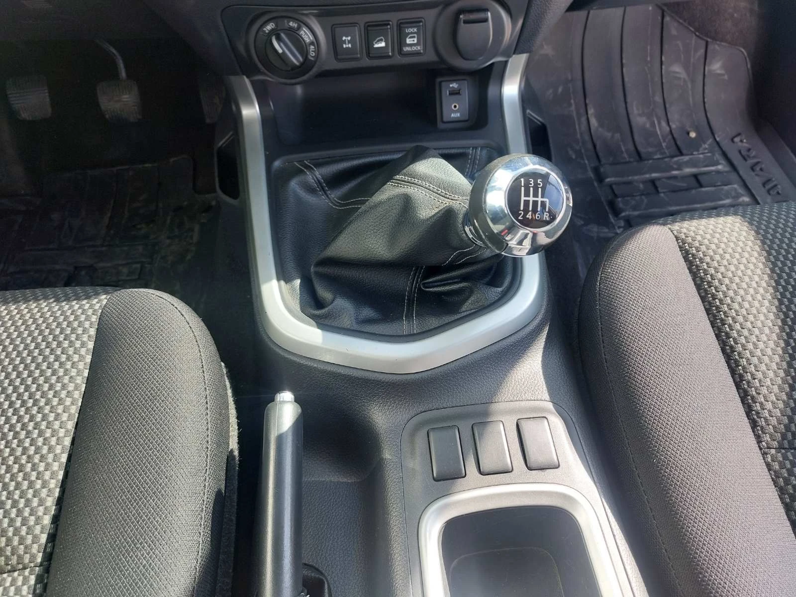 Nissan Navara 2.3, снимка 15 - Автомобили и джипове - 56588643