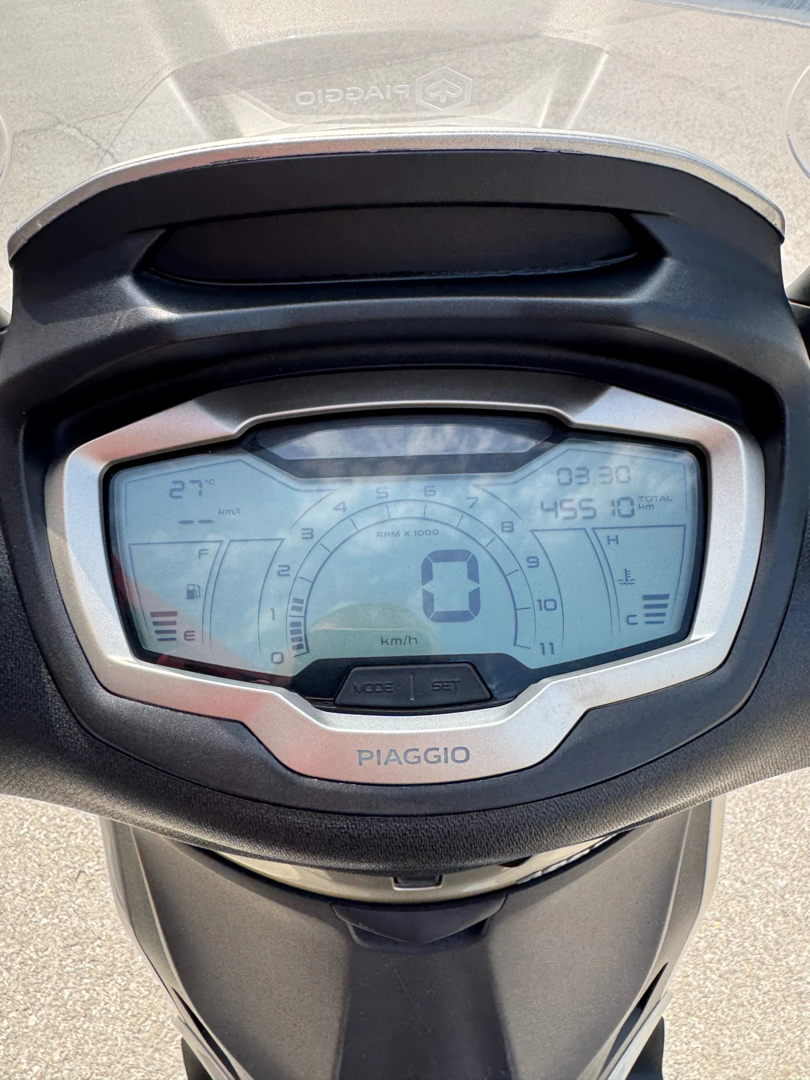 Piaggio Beverly 400hpe* ABS* TCS* KEYLESS* LED* GIVI, снимка 13 - Мотоциклети и мототехника - 55924960