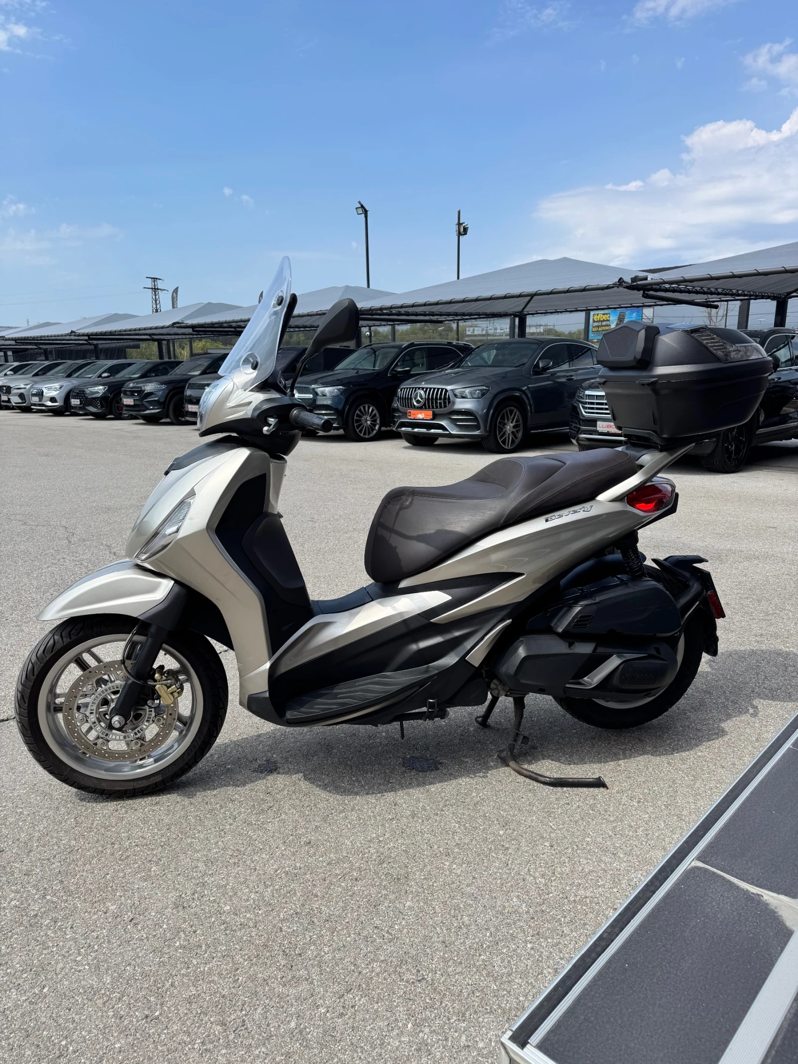 Piaggio Beverly 400hpe* ABS* TCS* KEYLESS* LED* GIVI, снимка 5 - Мотоциклети и мототехника - 55924960