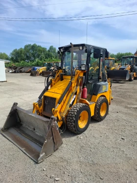   JCB