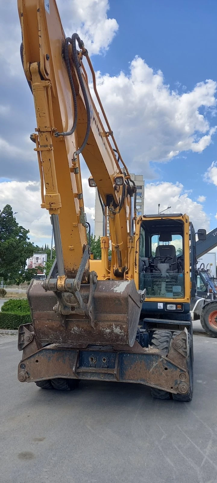 Багер Hyundai R170W-9, снимка 2 - Индустриална техника - 37633388