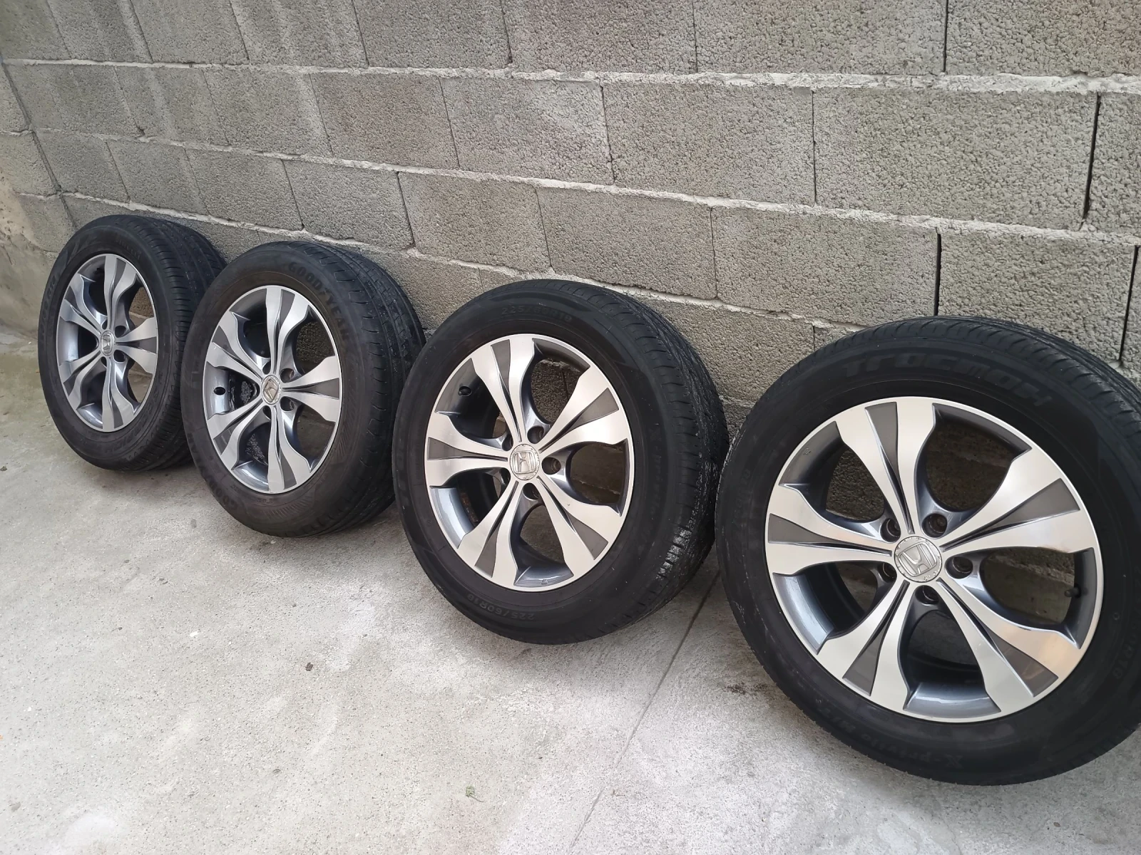 Гуми с джанти 225/60R18 за Honda Cr-v | Mobile.bg — изображение 1